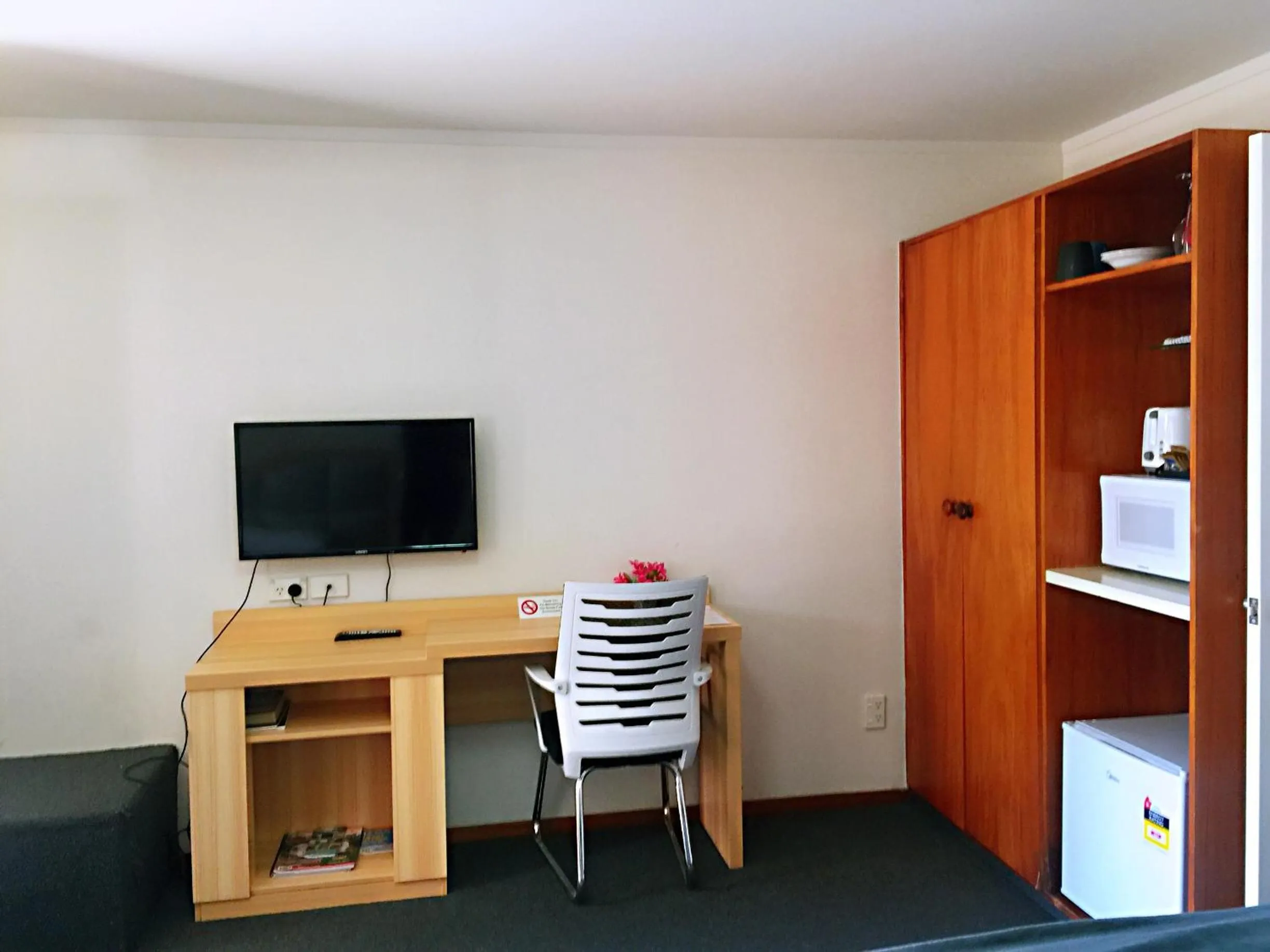 Living room in Grosvenor Motel