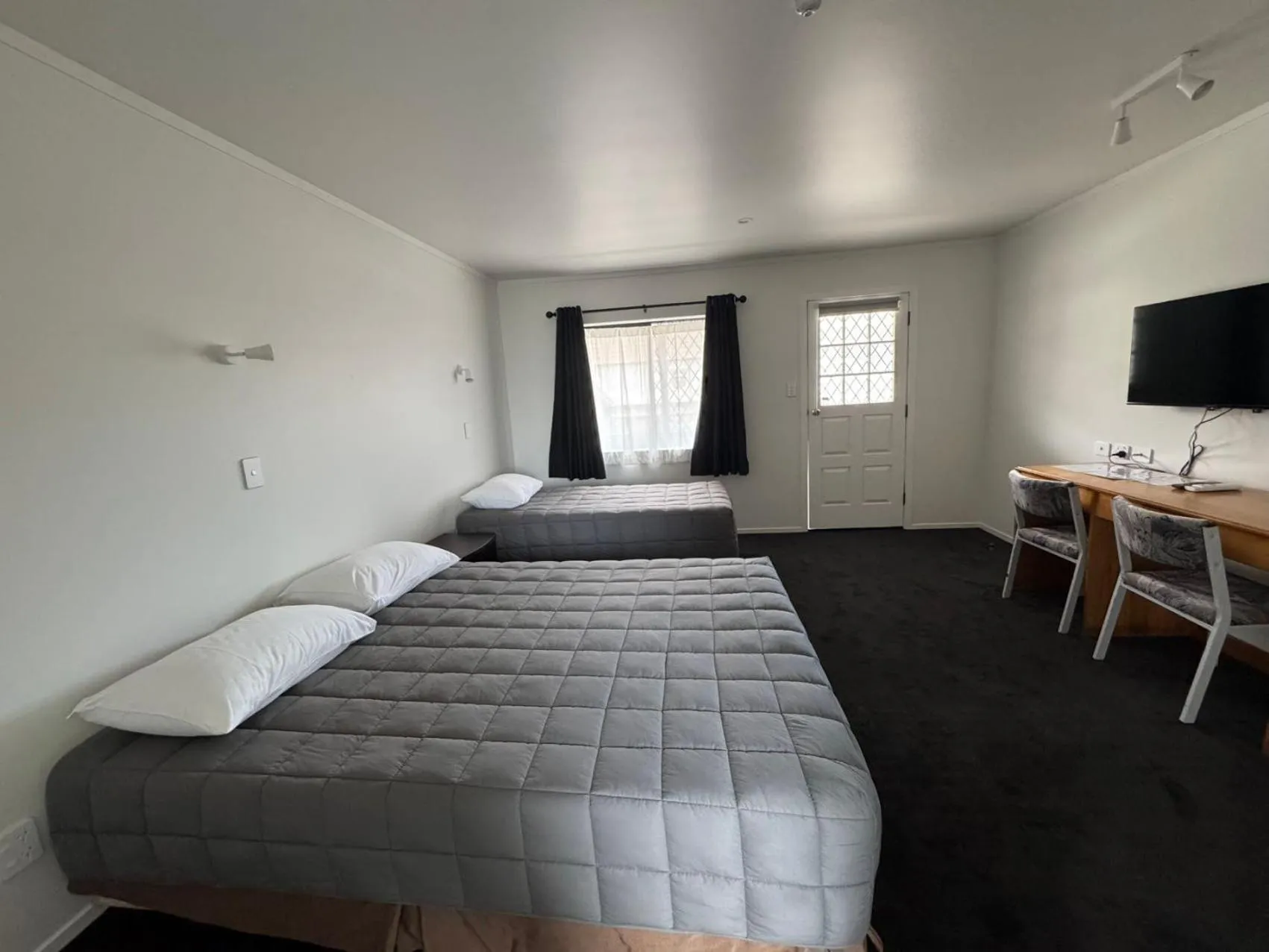 Bed in Grosvenor Motel