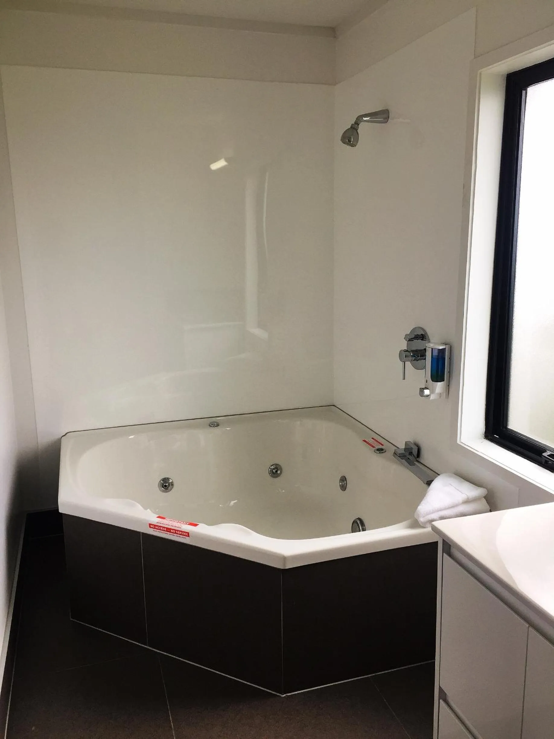 Hot Tub in Grosvenor Motel