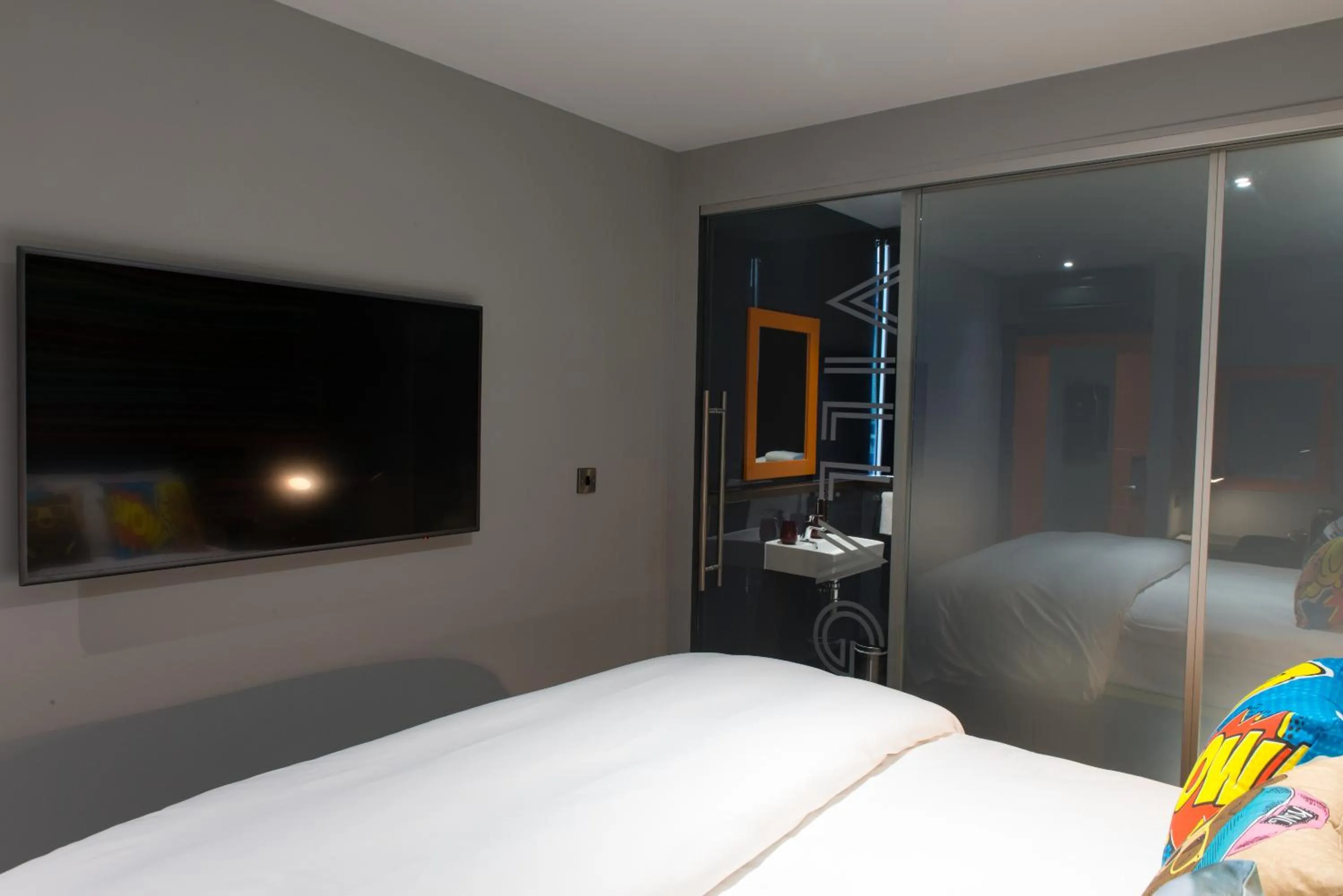 TV and multimedia, Bed in Village Hotel Portsmouth