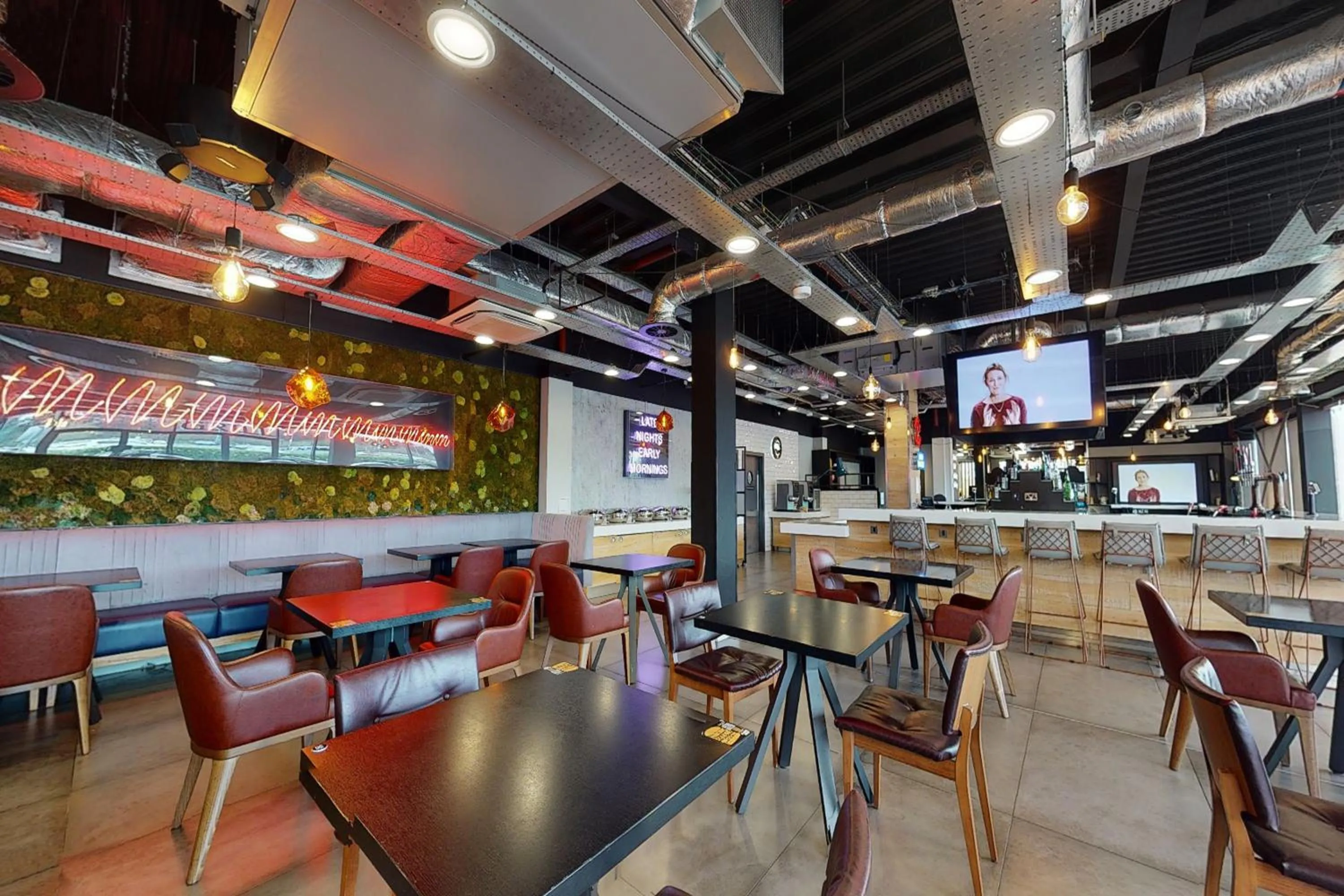 Restaurant/places to eat in Village Hotel Portsmouth