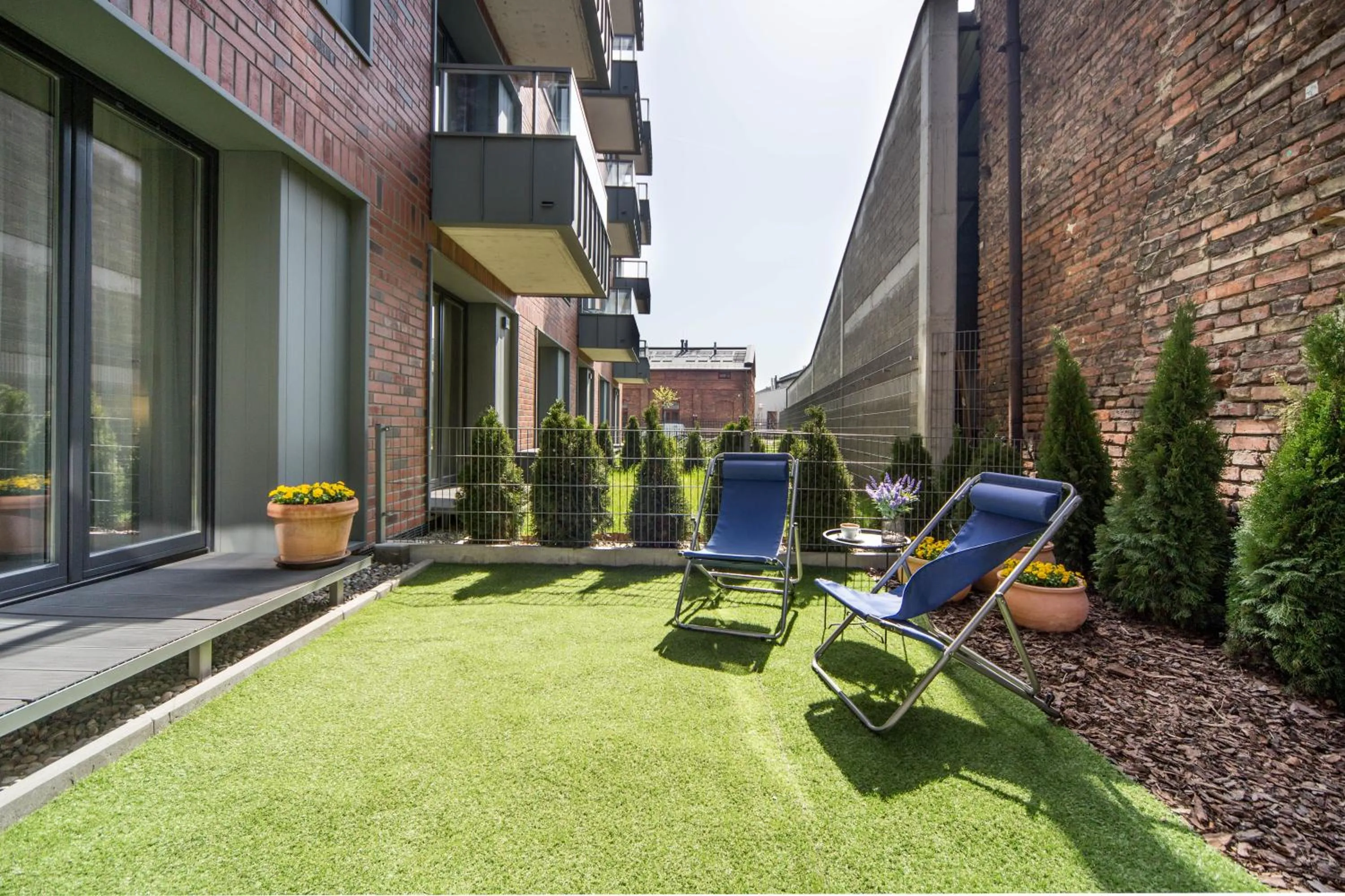 Garden in Jacuzzi Apartments