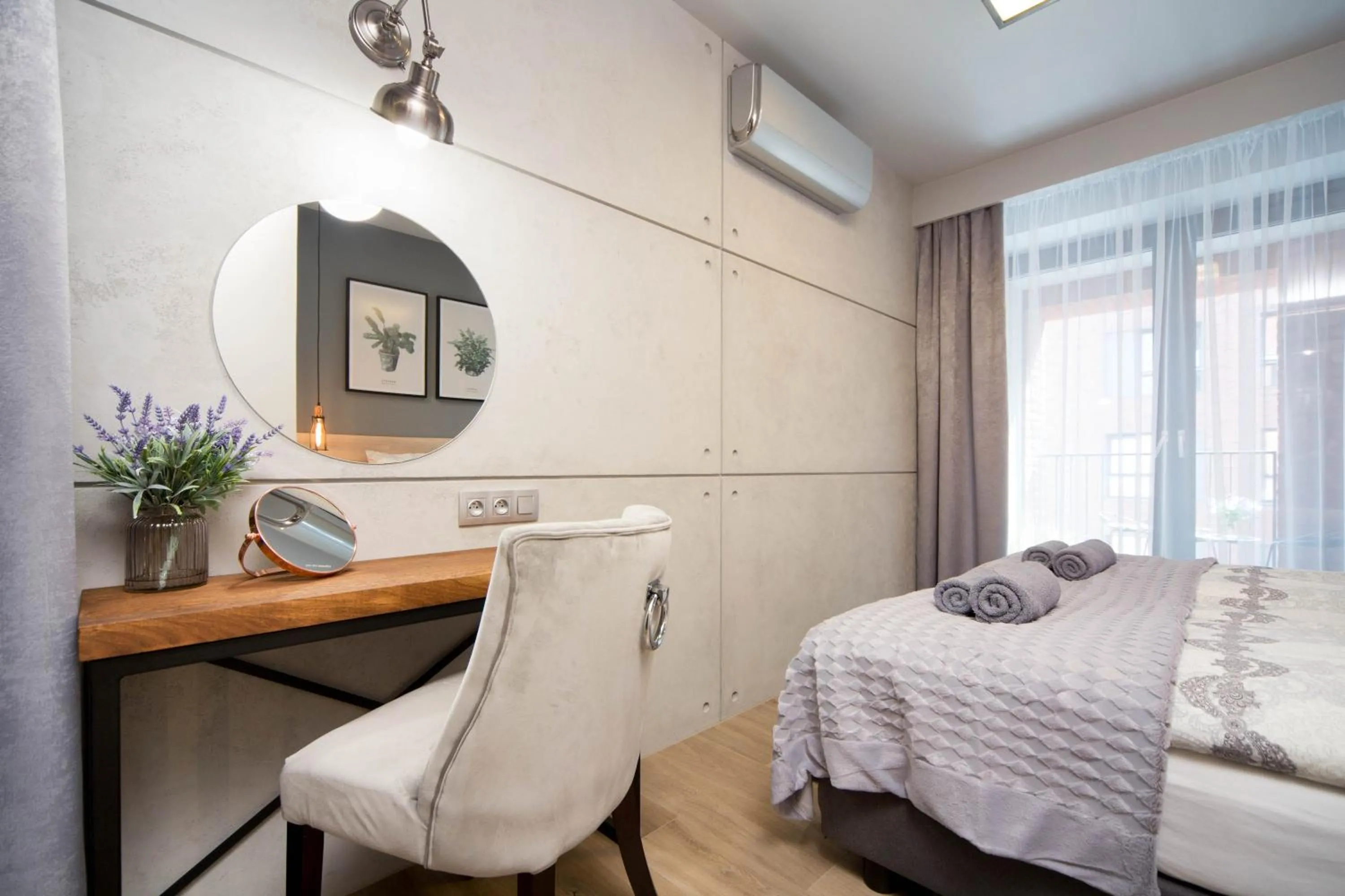 Bedroom, Bed in Jacuzzi Apartments