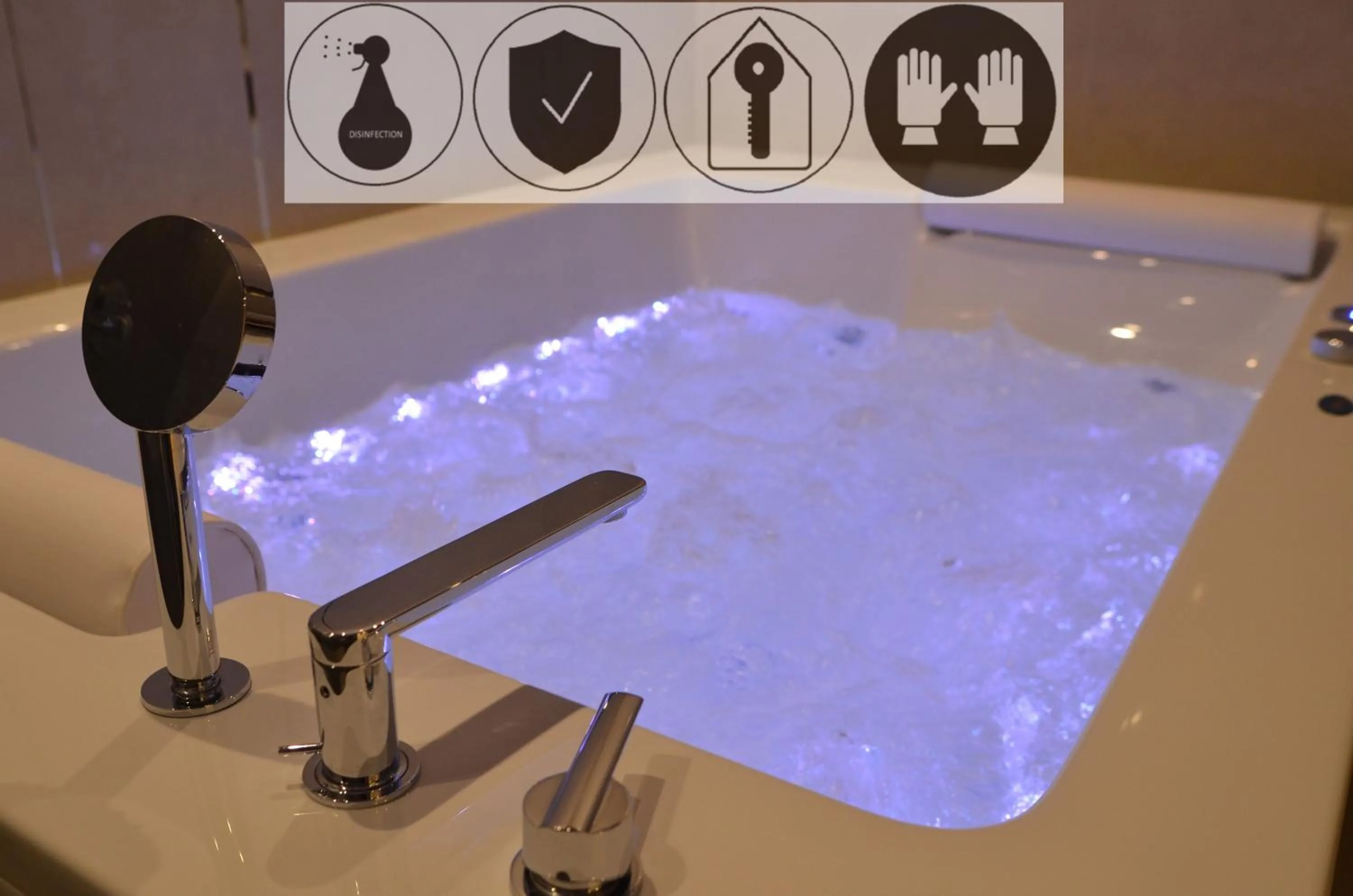 Hot Tub in Jacuzzi Apartments