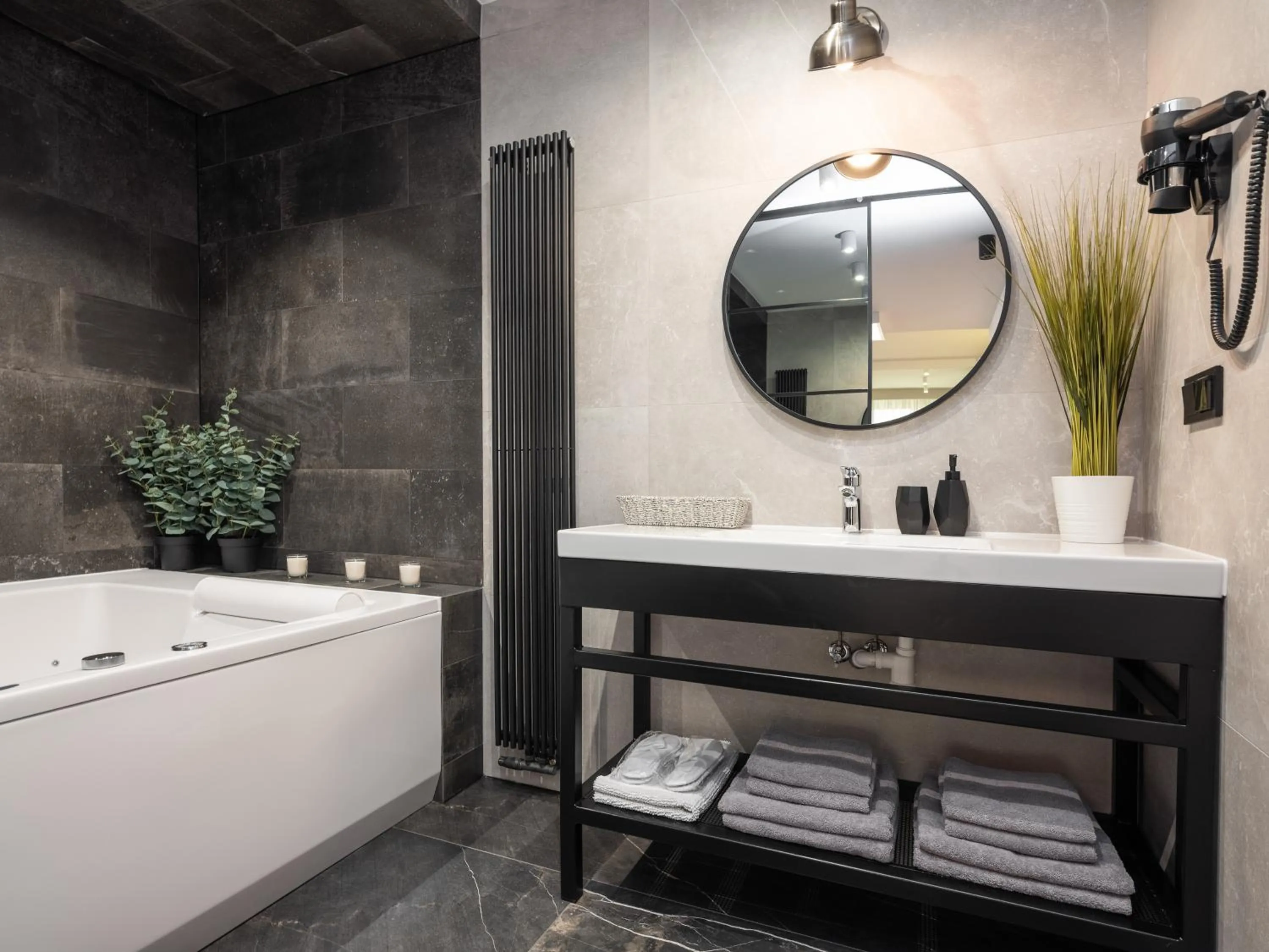 Hot Tub in Jacuzzi Apartments