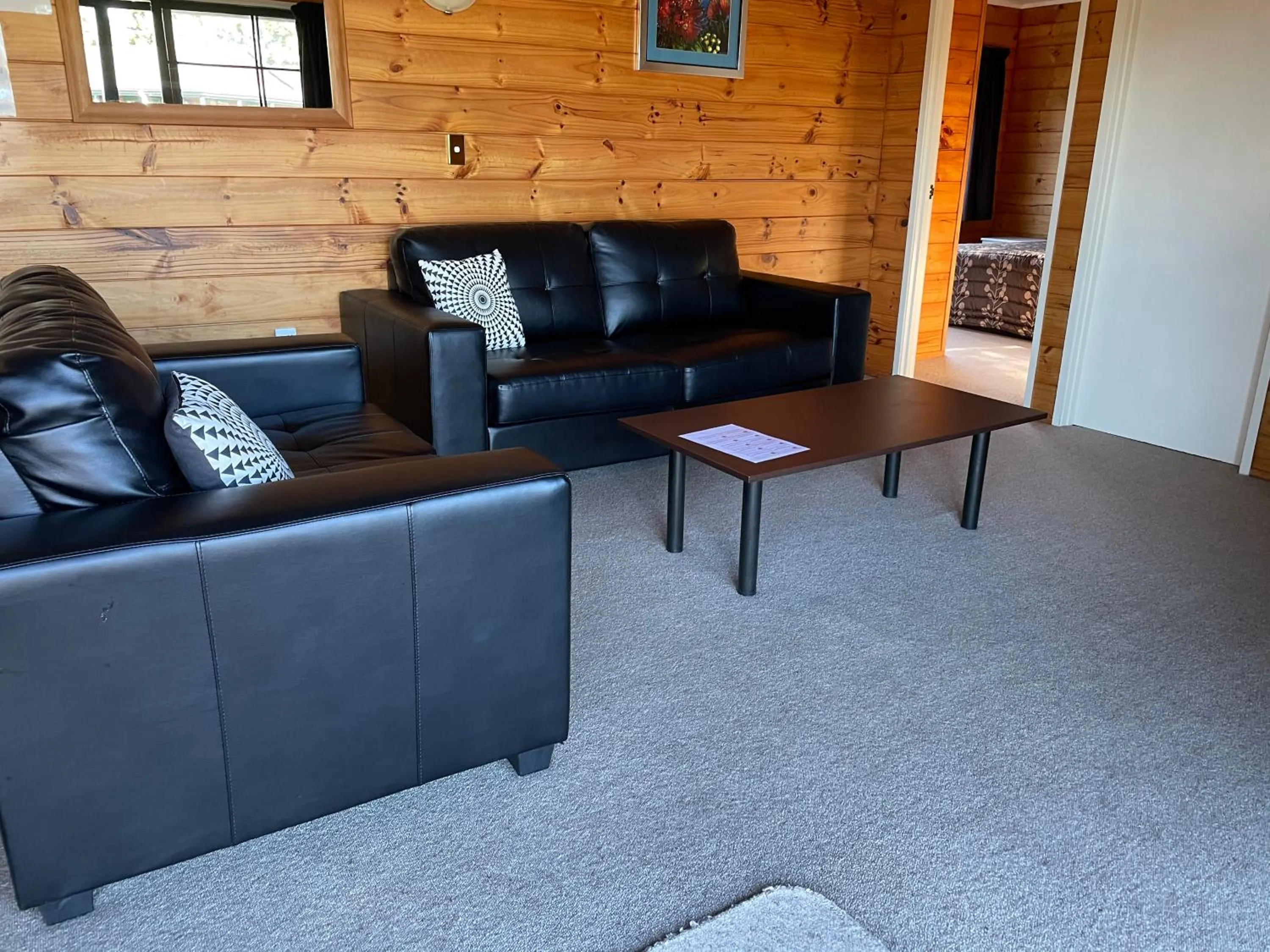 Cedarwood Lakeside Motel & Conference Venue