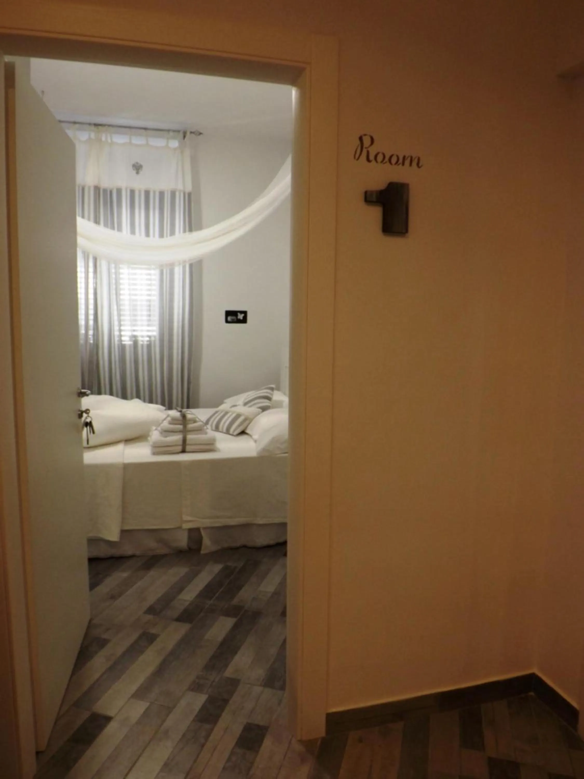 Photo of the whole room, Bed in Domus Alma