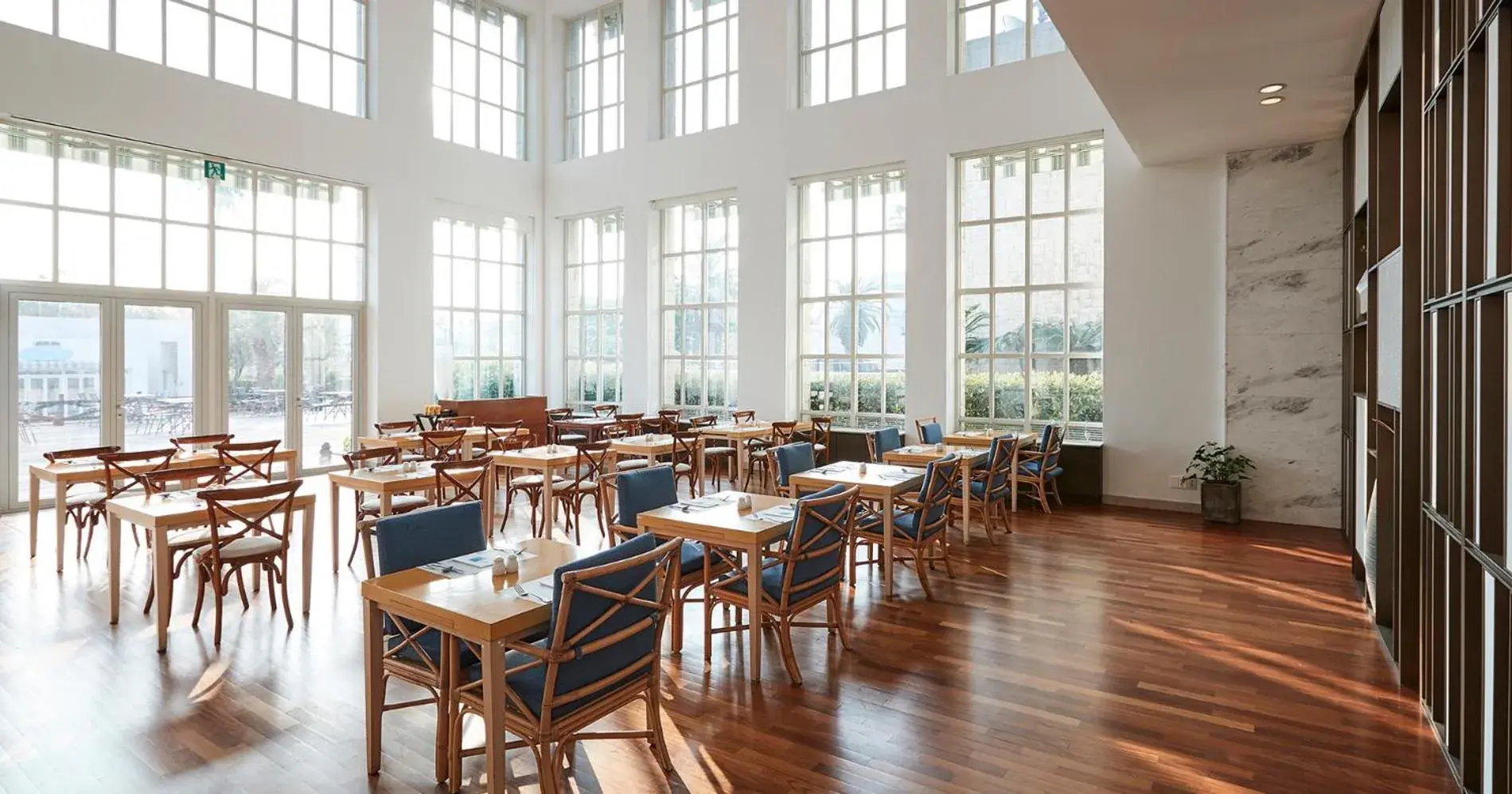 Restaurant/places to eat in The Suites Hotel Jeju Restaurant/places to eat in The Suites Hotel Jeju