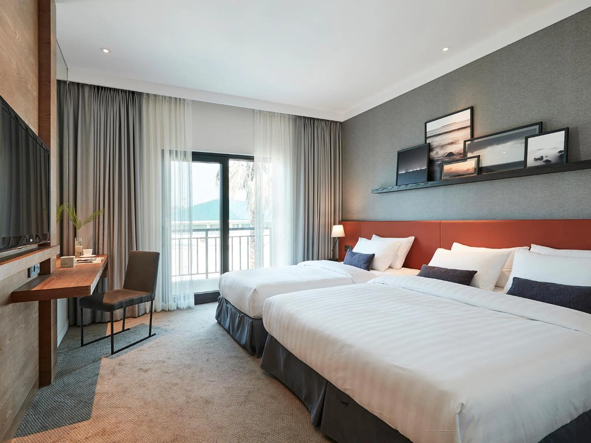 Bed in The Suites Hotel Jeju