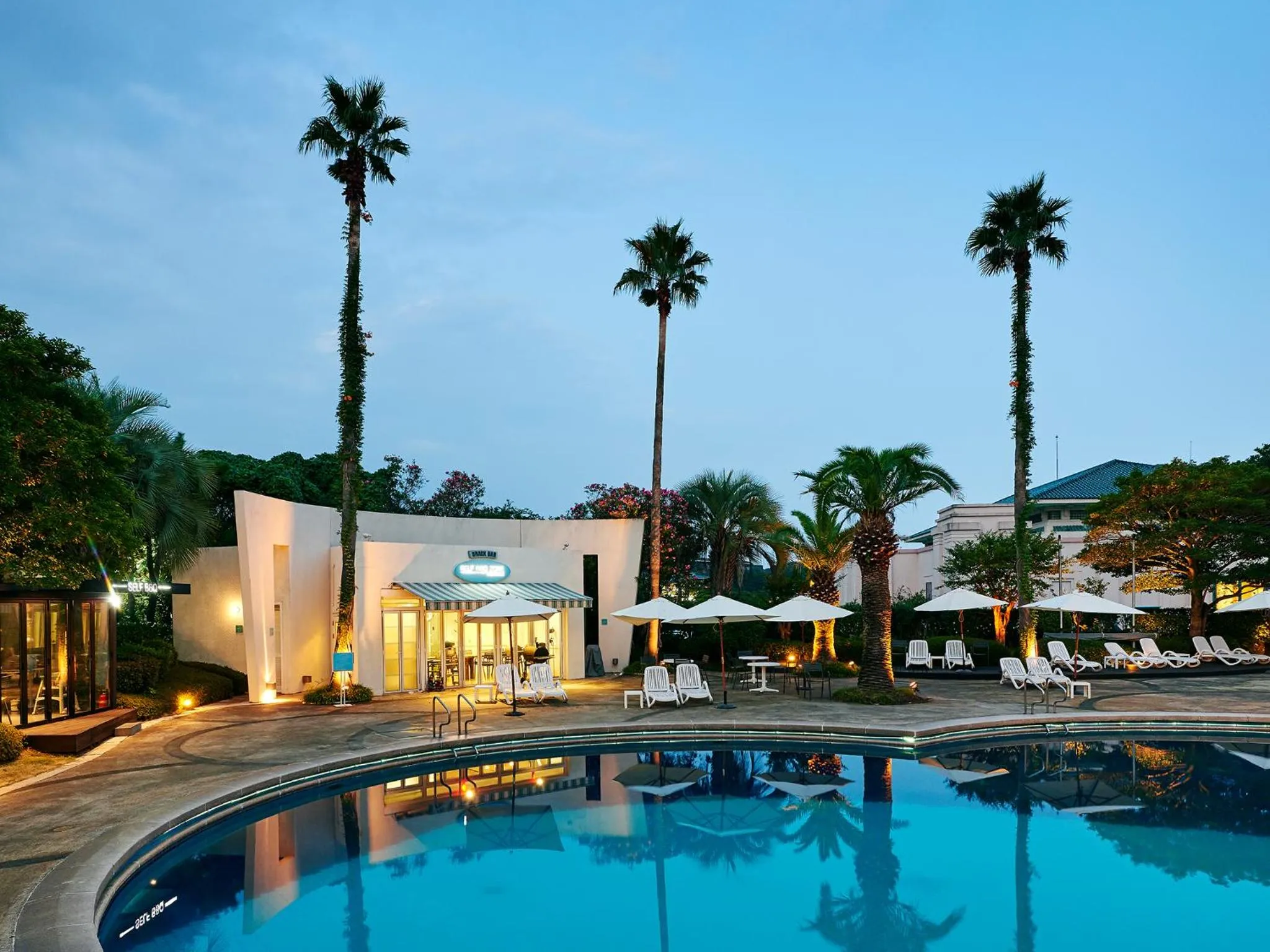 Swimming pool in The Suites Hotel Jeju