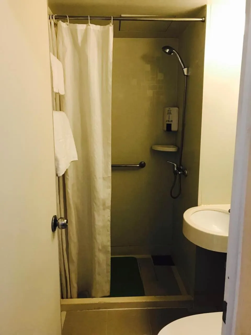 Bathroom in Jinjiang Inn - Beijing Olympic Village Datun Road