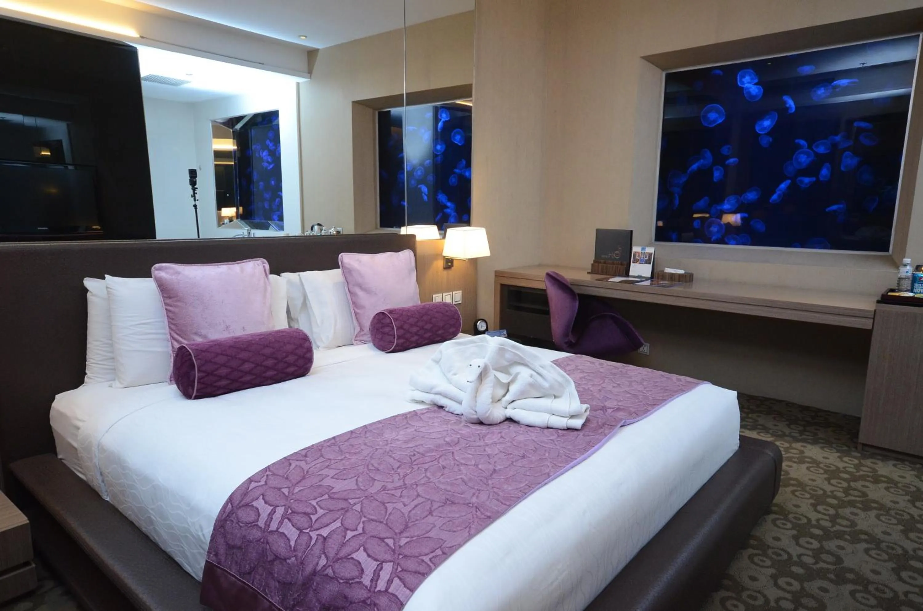 View (from property/room), Bed in Hotel H2O