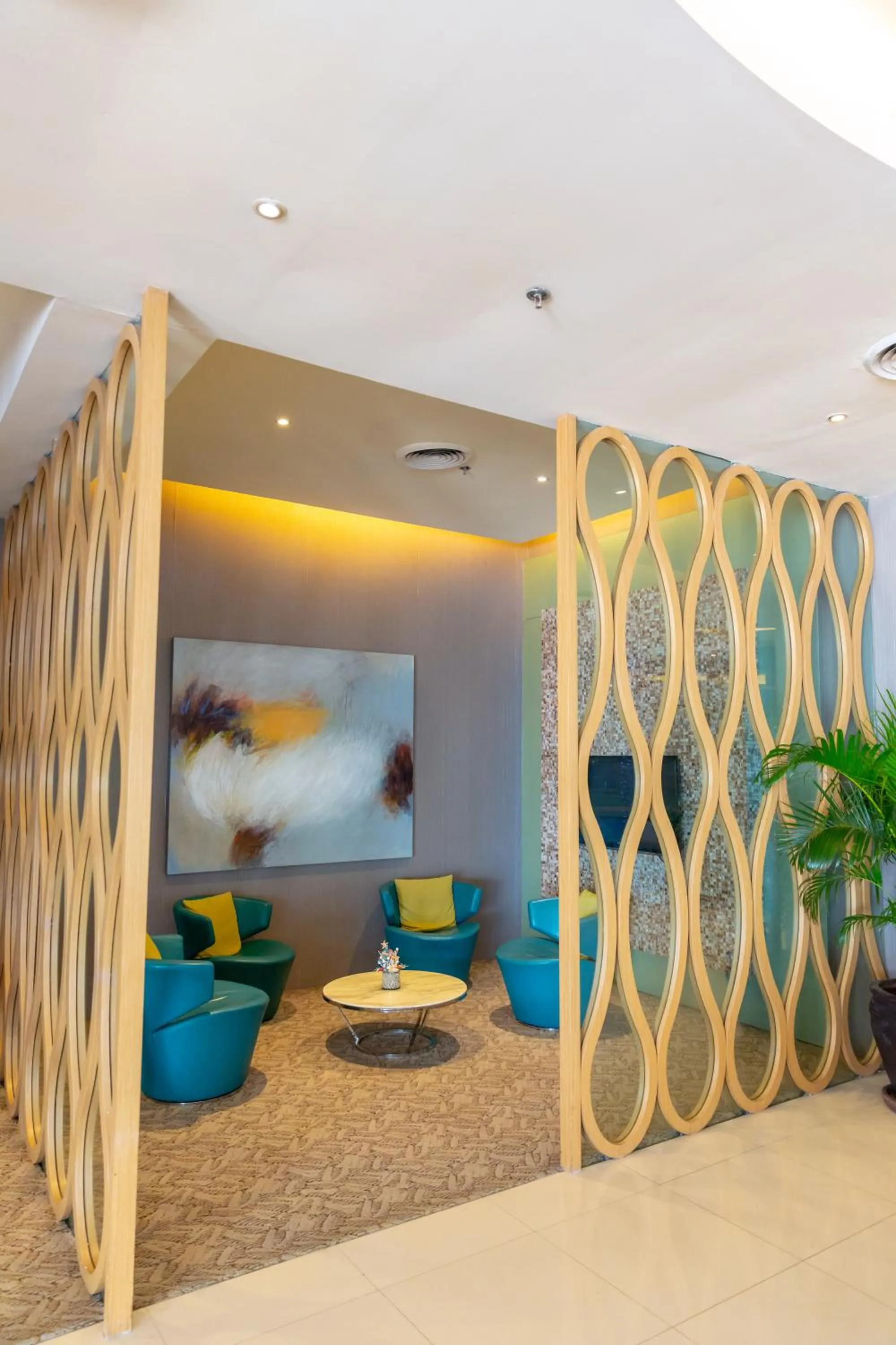 Seating area, Bed in Hotel H2O