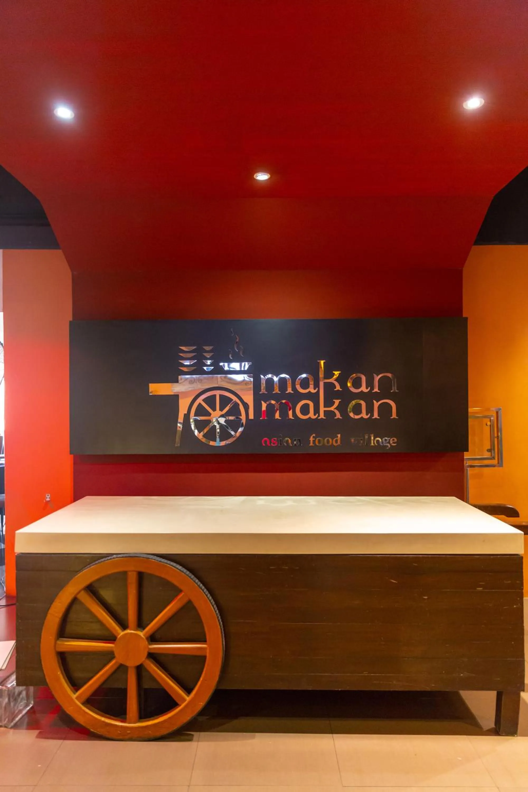 Restaurant/places to eat in Hotel H2O