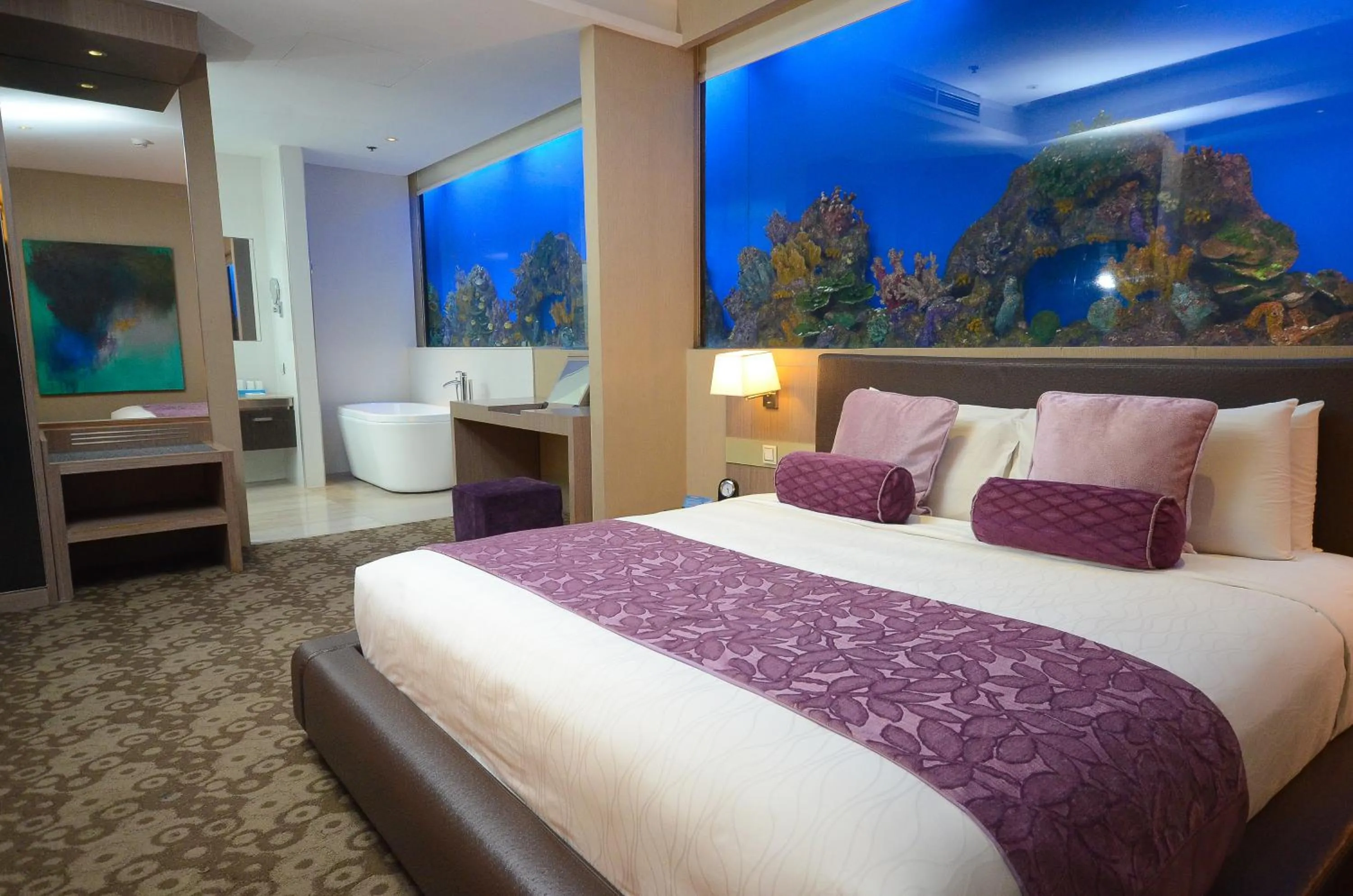 Photo of the whole room, Bed in Hotel H2O