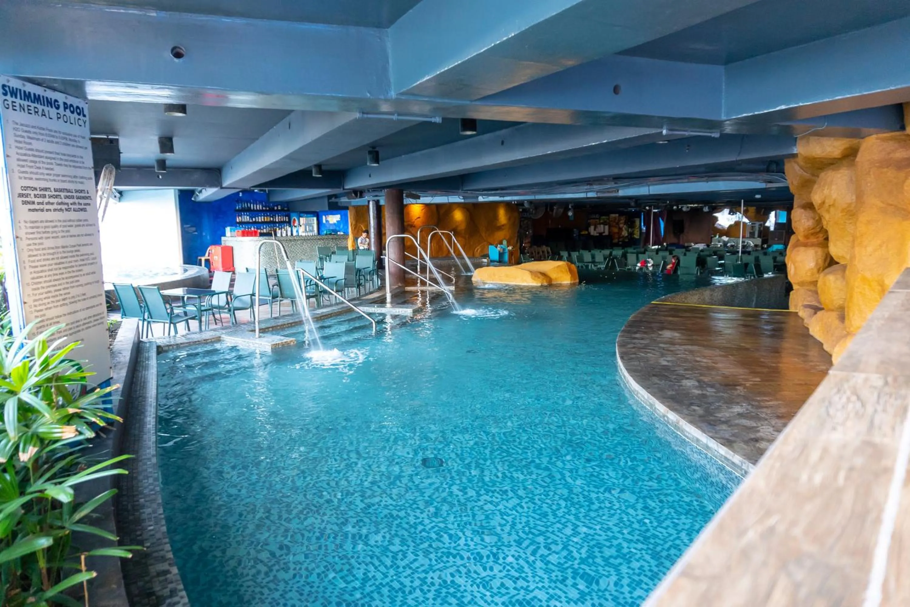 Swimming pool in Hotel H2O