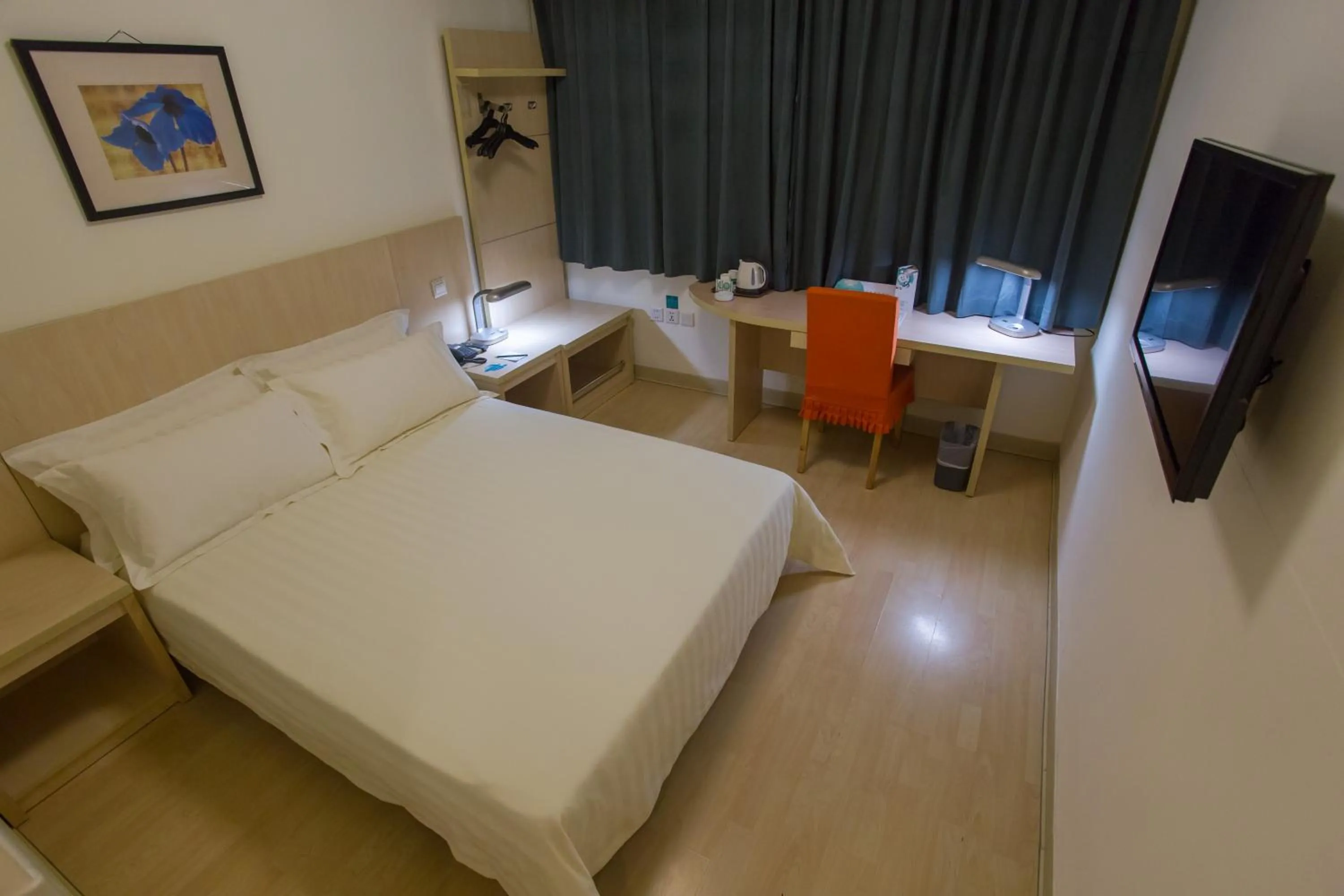 Photo of the whole room, Bed in Jinjiang Inn - Beijing Changchun Street