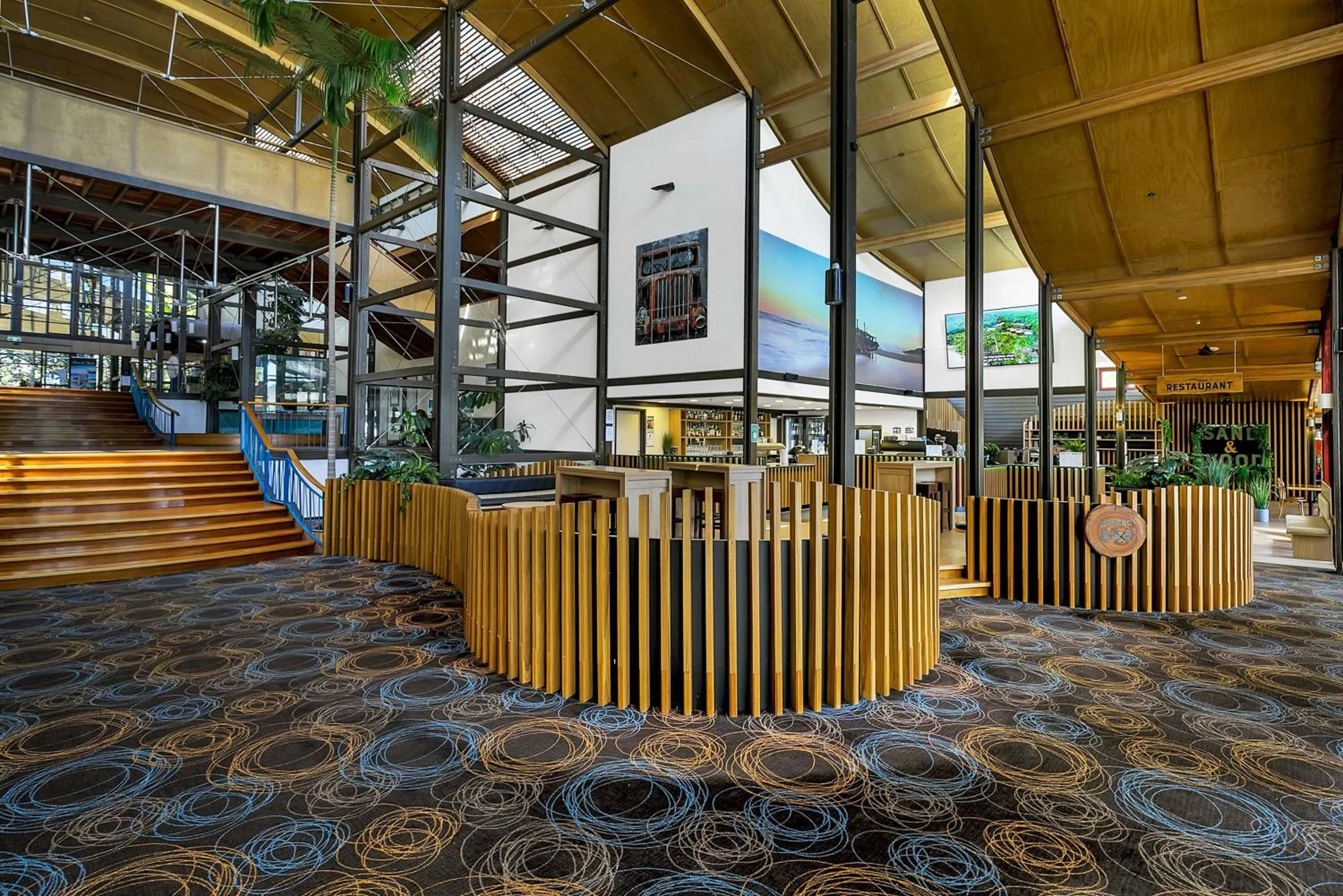 Lounge or bar in Kingfisher Bay Resort