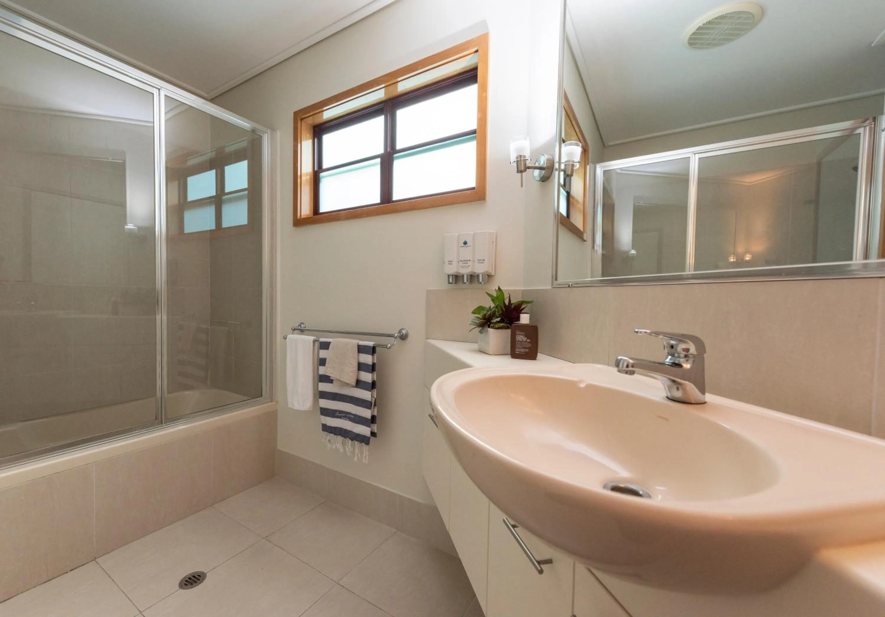 Kingfisher Bay Resort