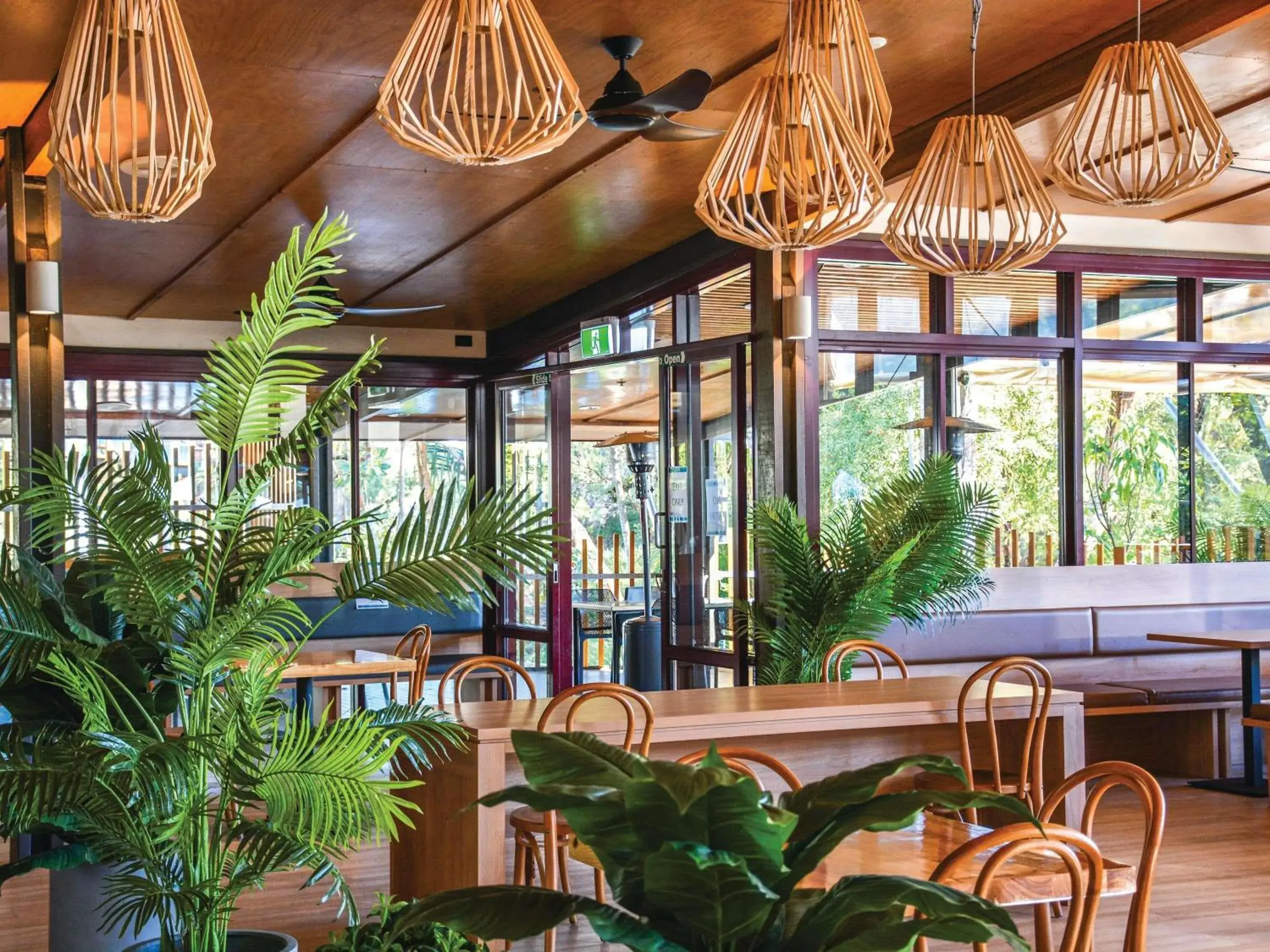 Restaurant/places to eat in Kingfisher Bay Resort Restaurant/places to eat in Kingfisher Bay Resort