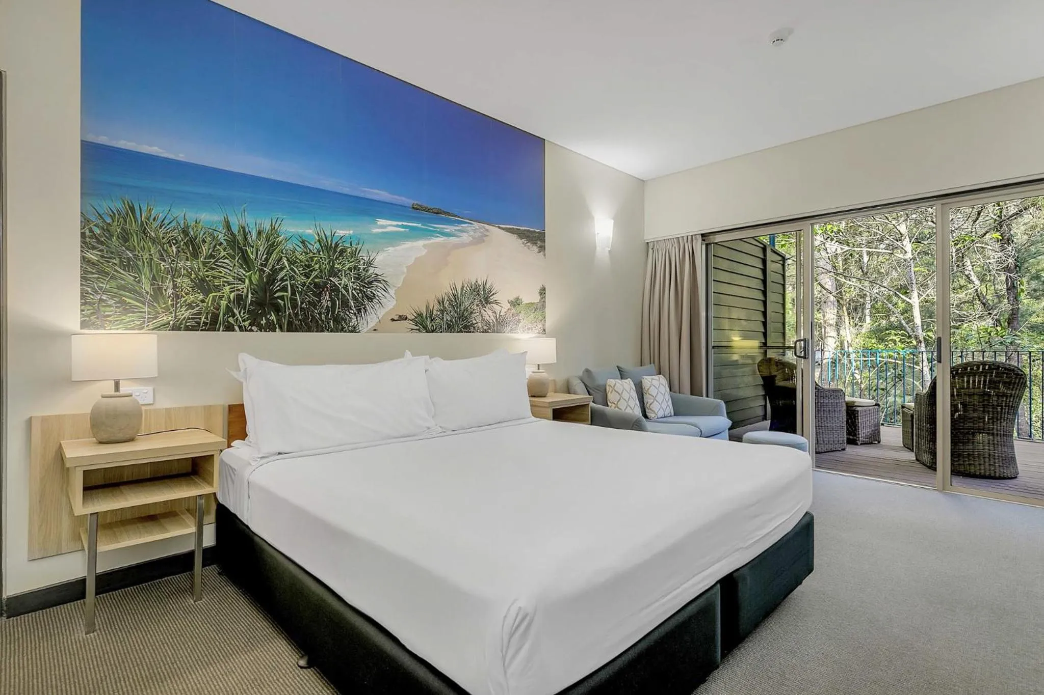 View (from property/room), Bed in Kingfisher Bay Resort