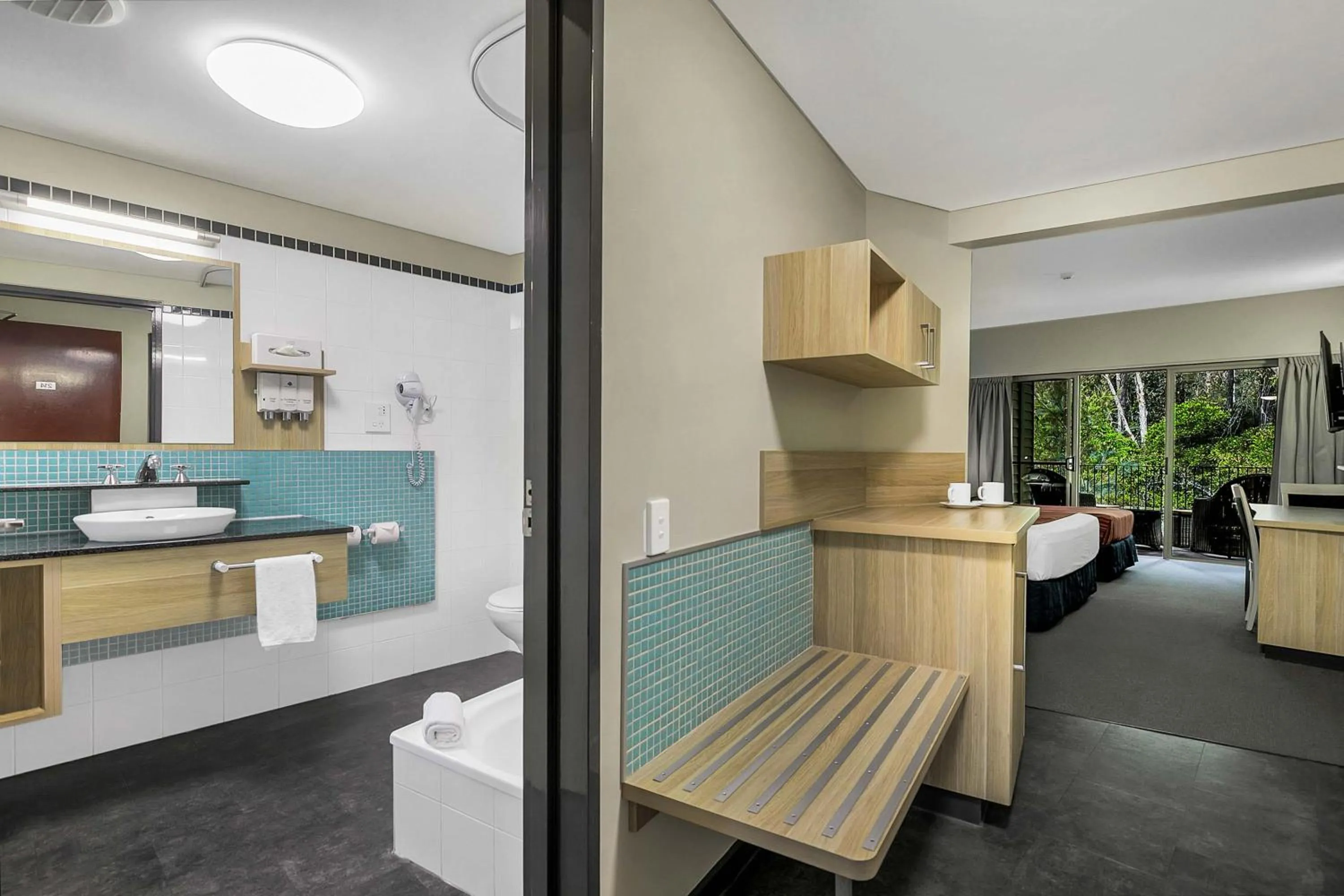 Day, Bed in Kingfisher Bay Resort