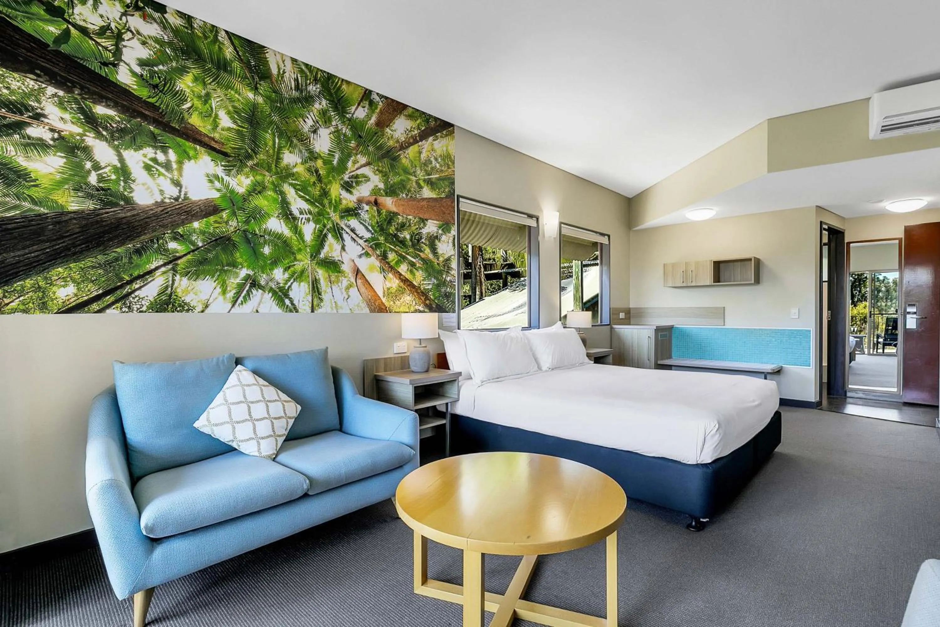 Photo of the whole room, Bed in Kingfisher Bay Resort