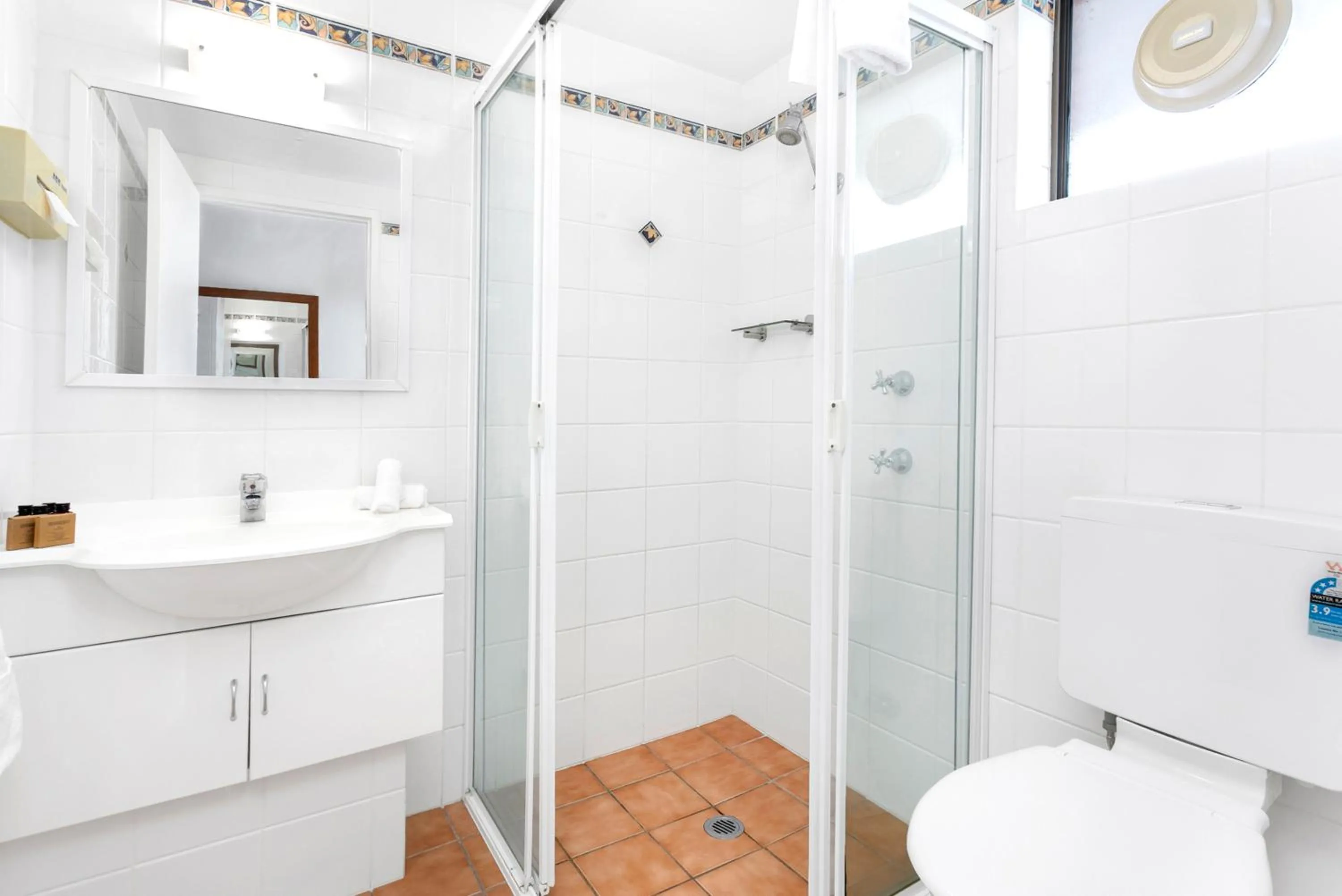 Bathroom in Peninsula Nelson Bay Motel and Serviced Apartments