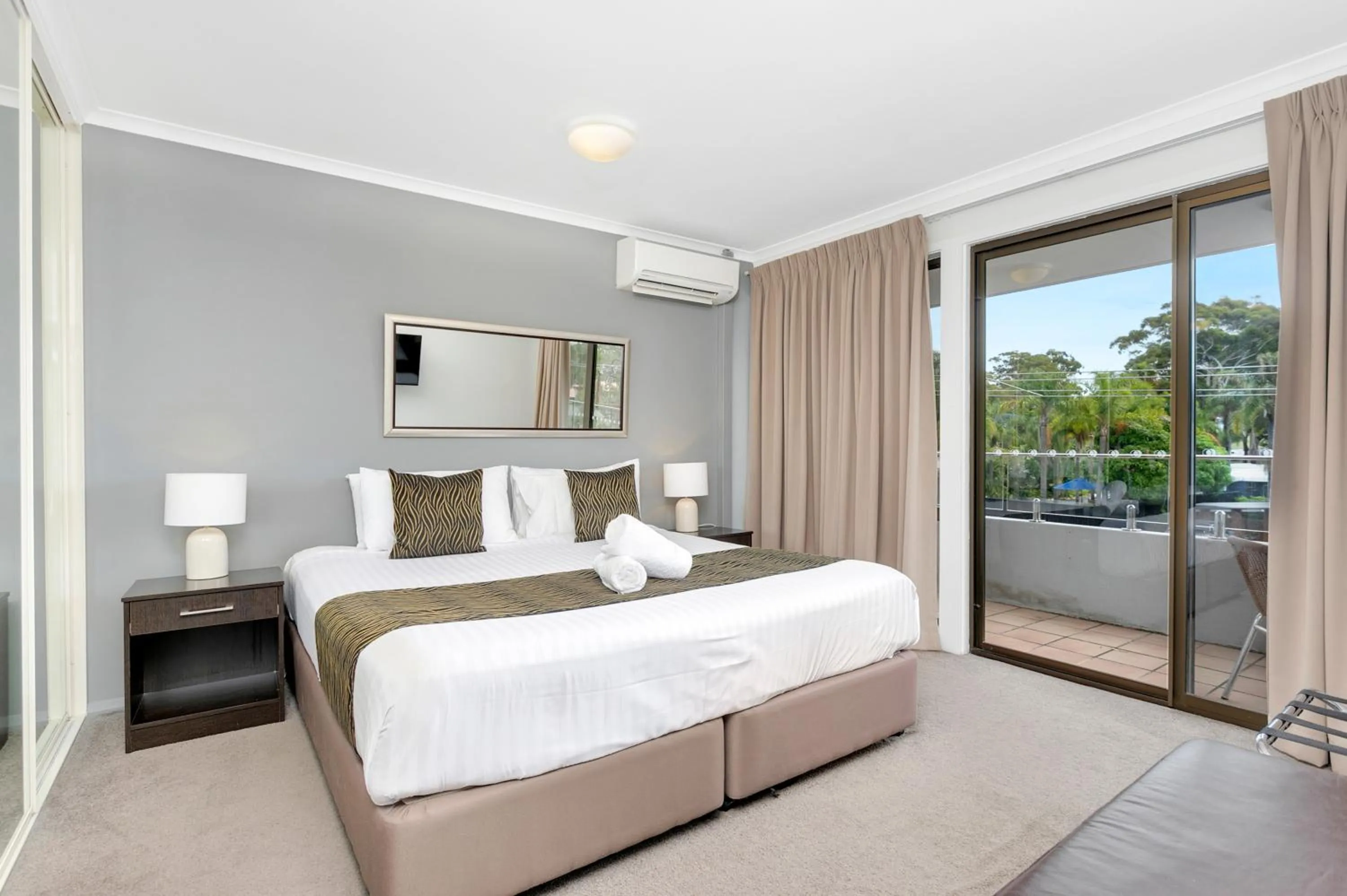 Photo of the whole room, Bed in Peninsula Nelson Bay Motel and Serviced Apartments