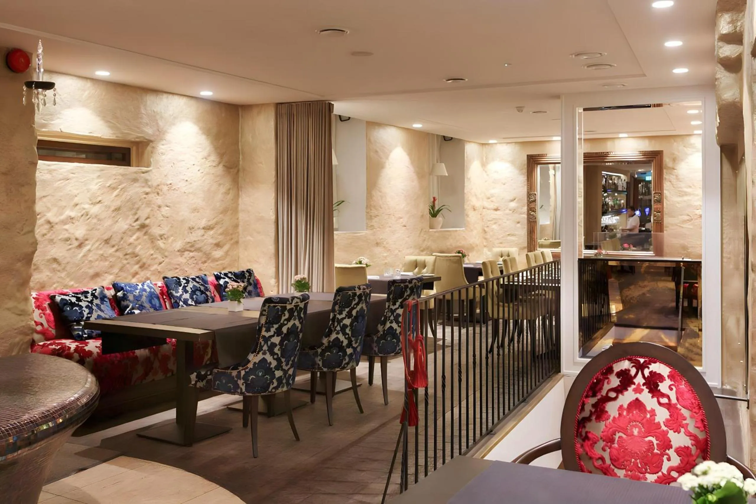 Restaurant/places to eat in Rixwell Collection Savoy Boutique Hotel