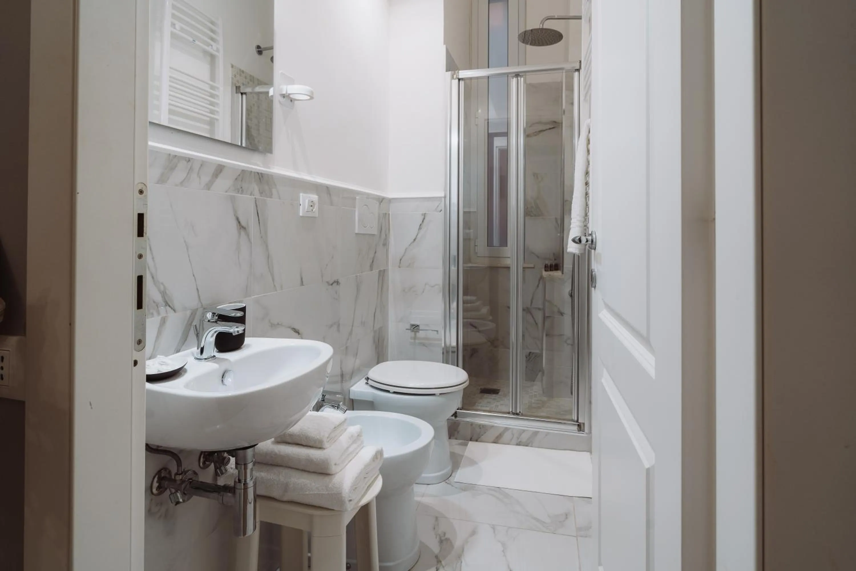 Shower in Rooms Genova dei Rolli