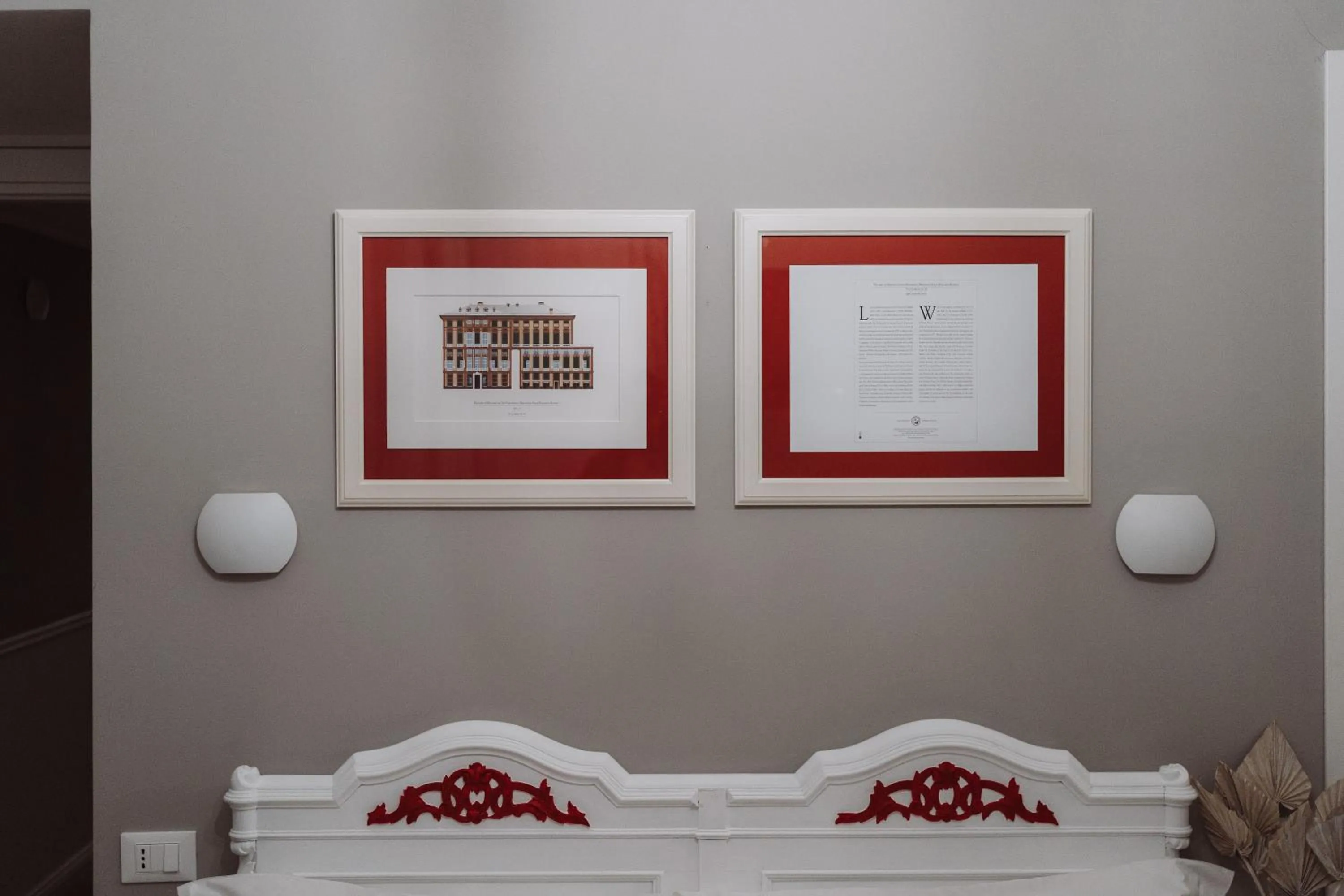 Decorative detail, Bed in Rooms Genova dei Rolli