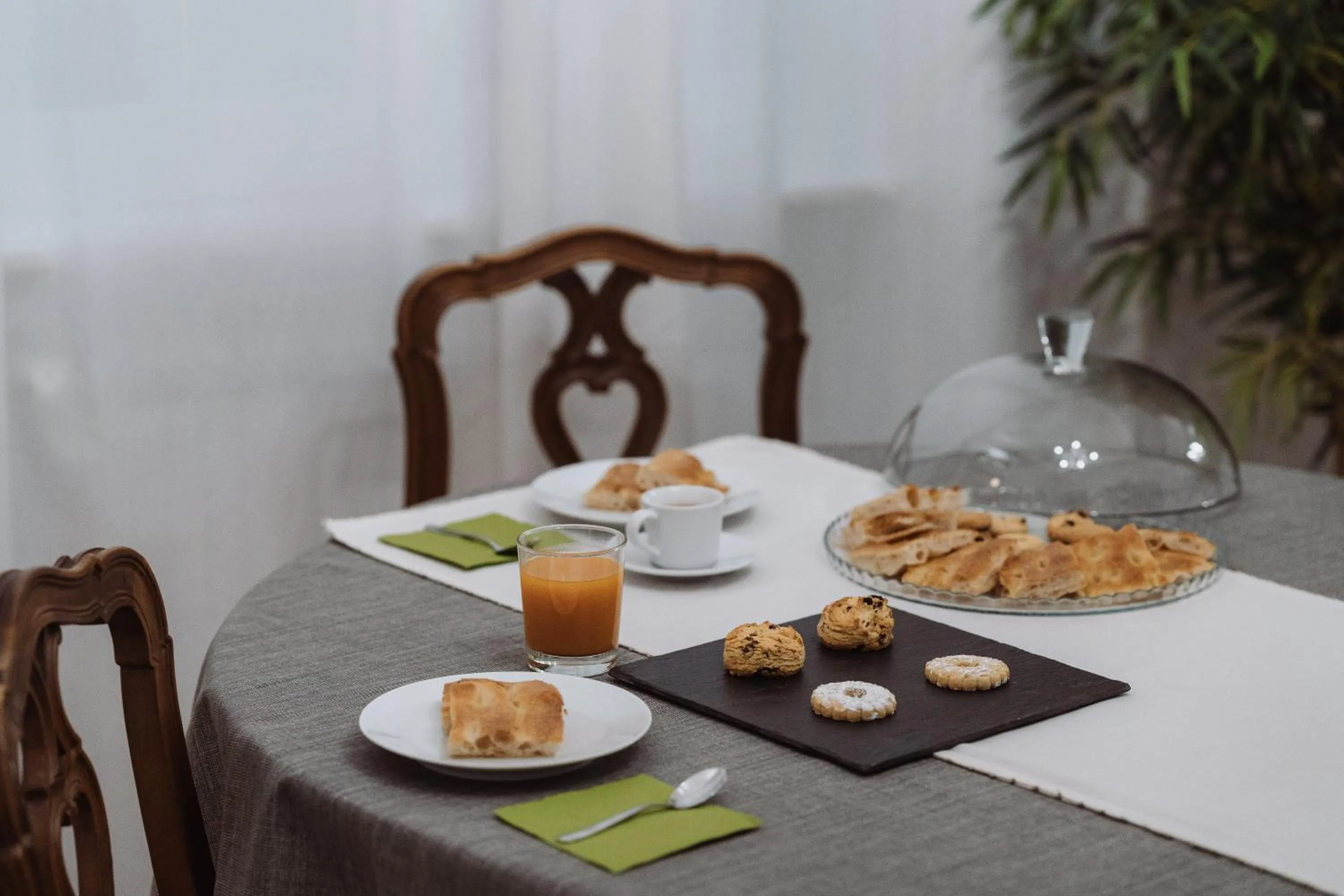 Communal lounge/ TV room in Rooms Genova dei Rolli