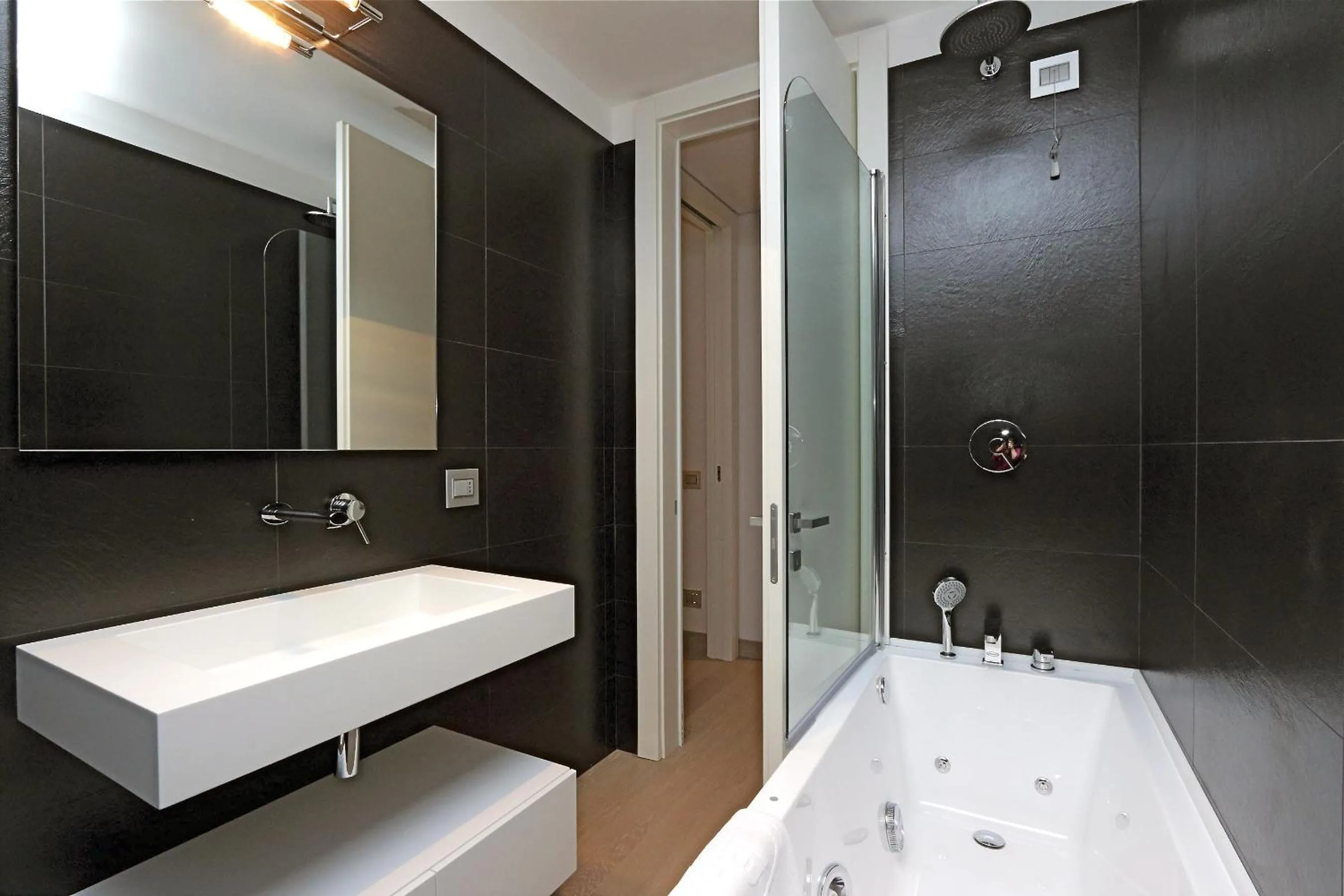 Bathroom in Rome Unique Monti Colosseum