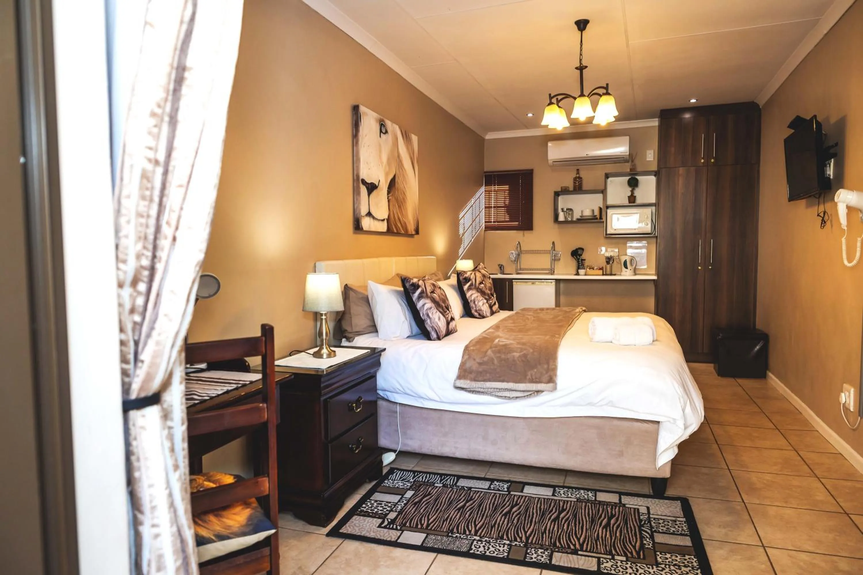 Photo of the whole room, Bed in Be My Guest