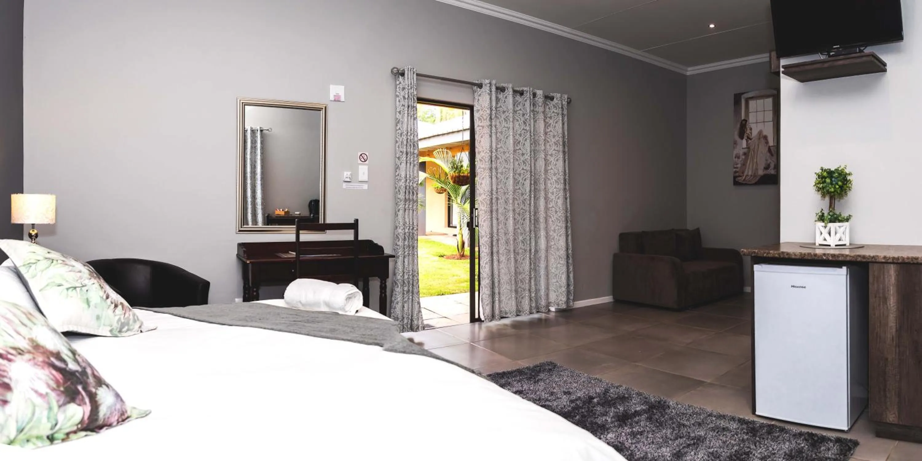 Photo of the whole room, Bed in Be My Guest