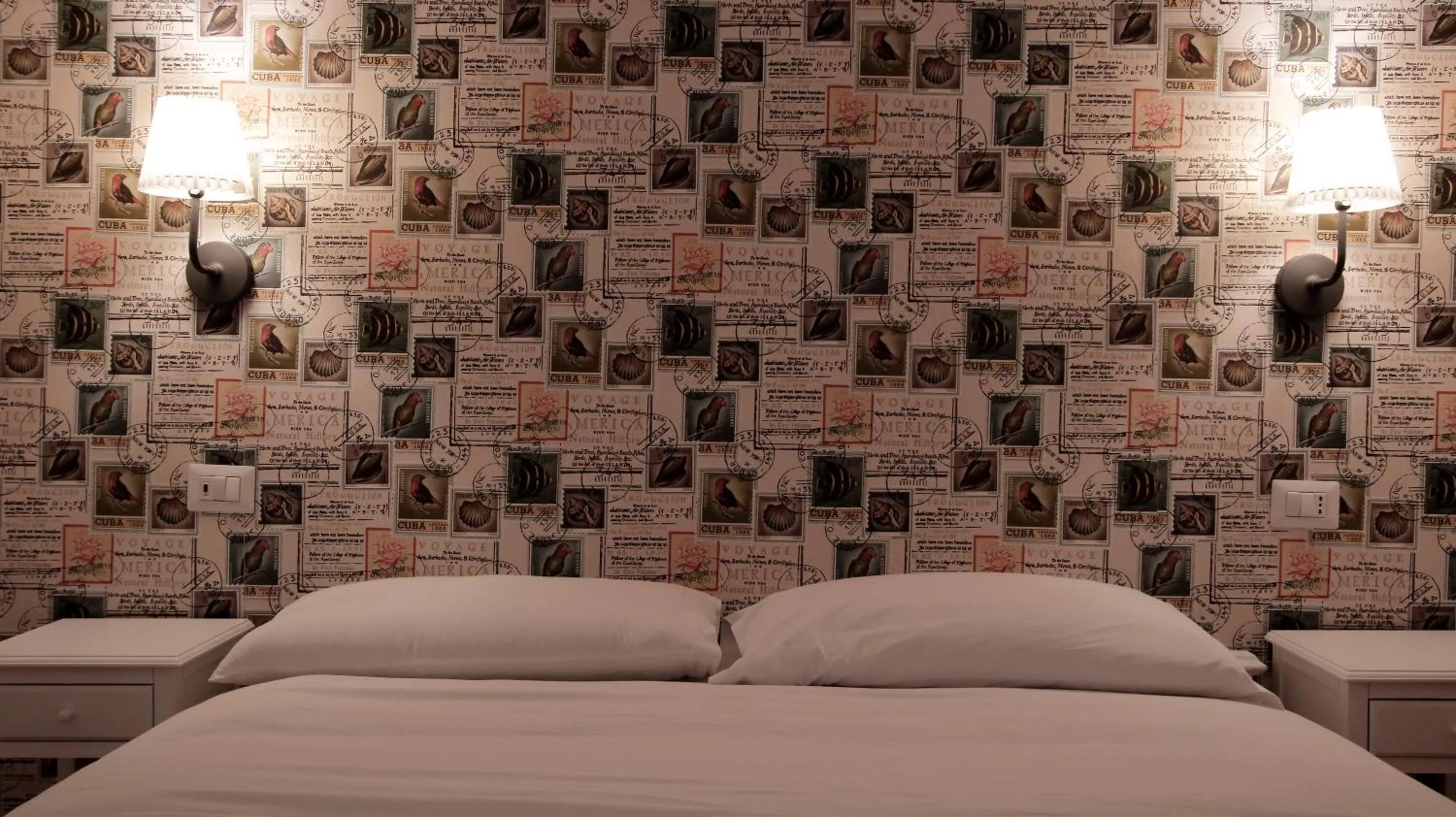 Photo of the whole room, Bed in Domus Iuliae