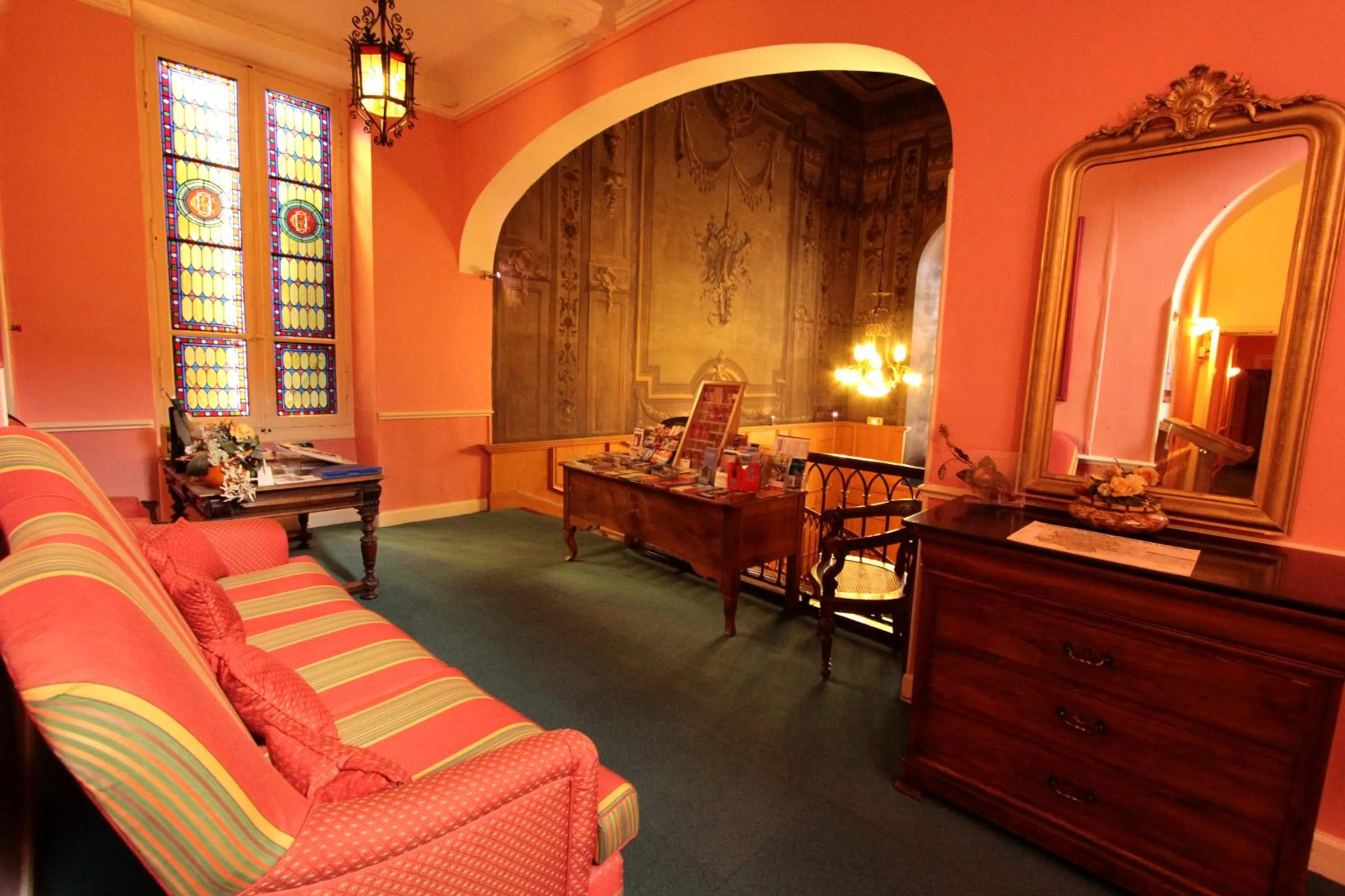 Decorative detail in Hotel Moderne Et Pigeon