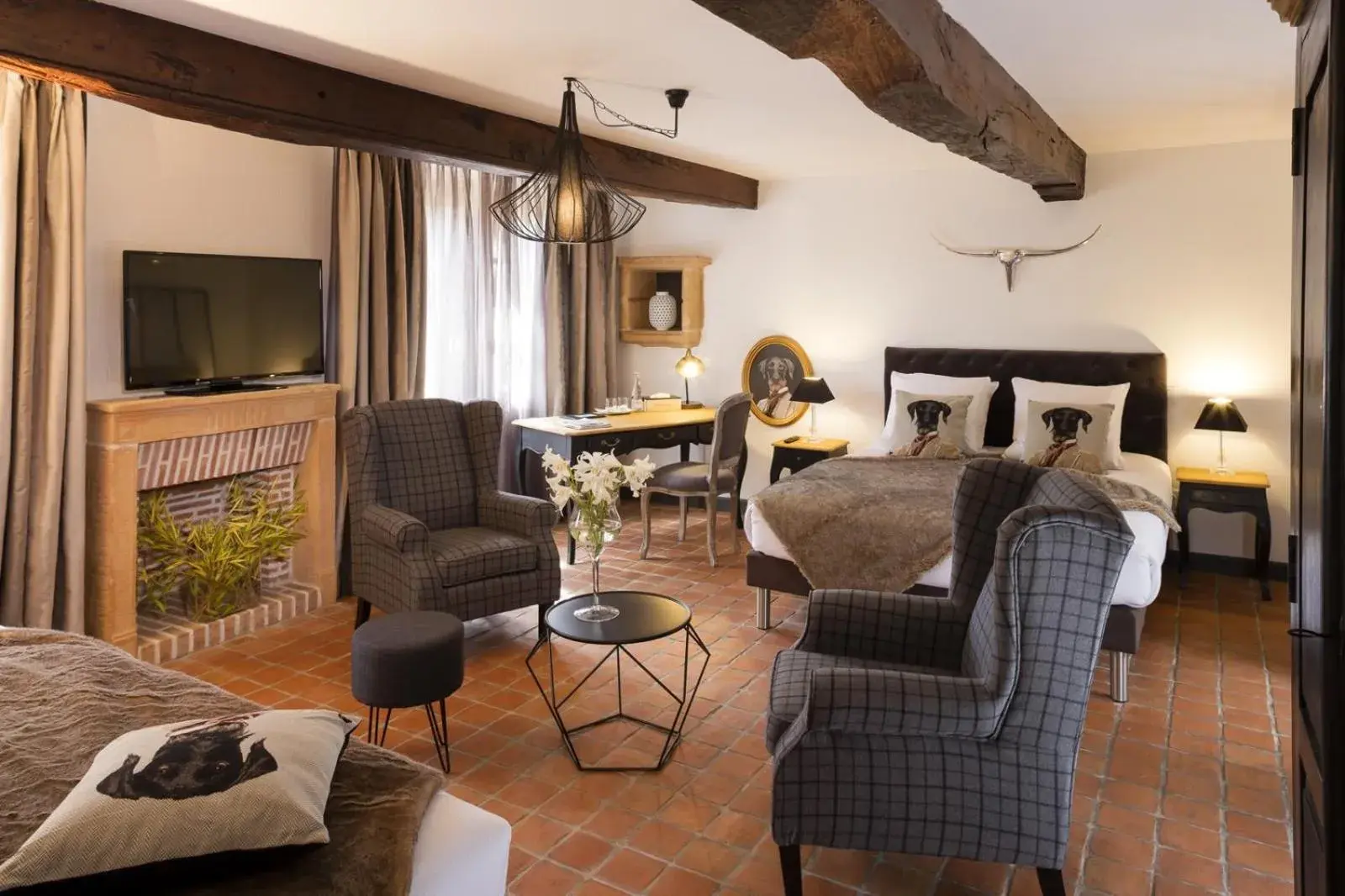 TV and multimedia, Bed in Contact Hôtels Le Savigny & Spa TV and multimedia, Bed in Contact Hôtels Le Savigny & Spa