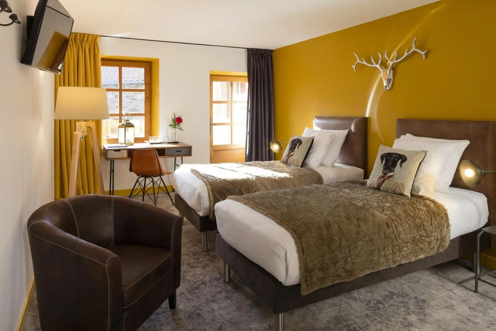 TV and multimedia, Bed in Contact Hôtels Le Savigny & Spa