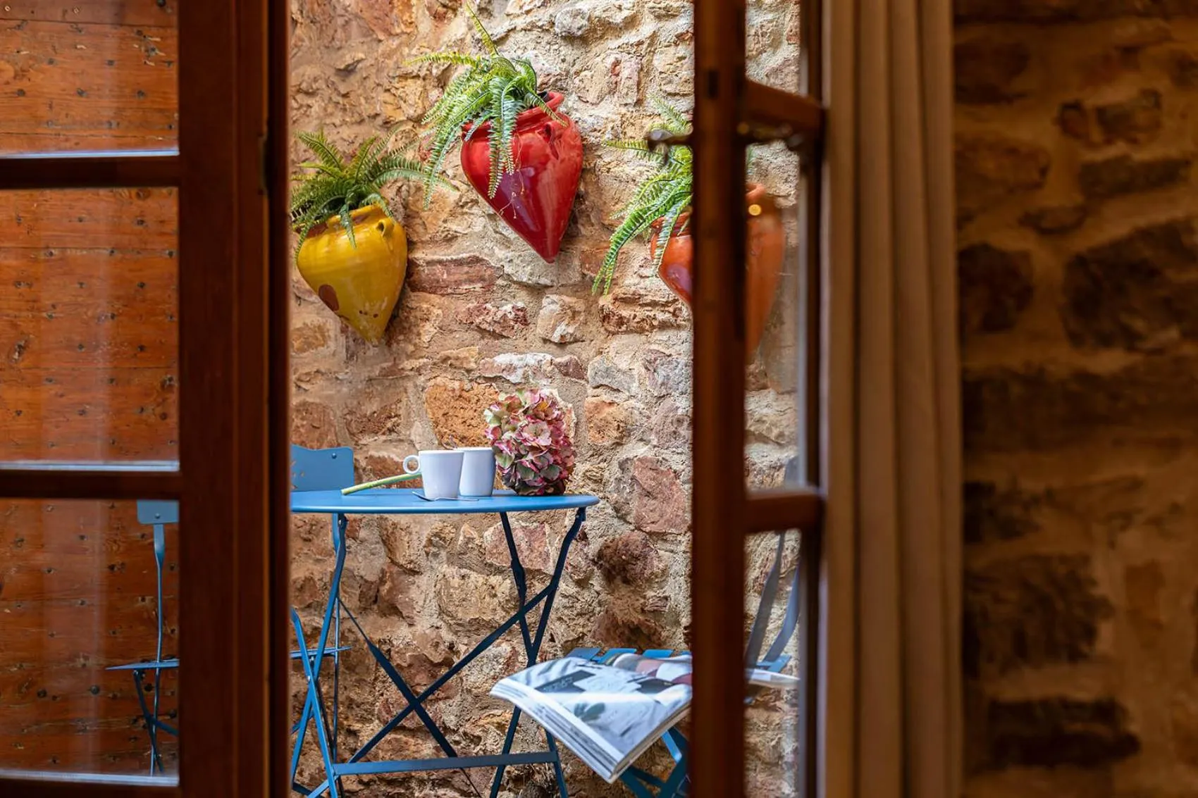 Patio in Contact Hôtels Le Savigny & Spa