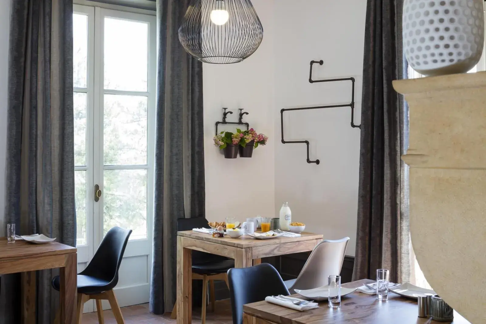 Restaurant/places to eat in Contact Hôtels Le Savigny & Spa Restaurant/places to eat in Contact Hôtels Le Savigny & Spa