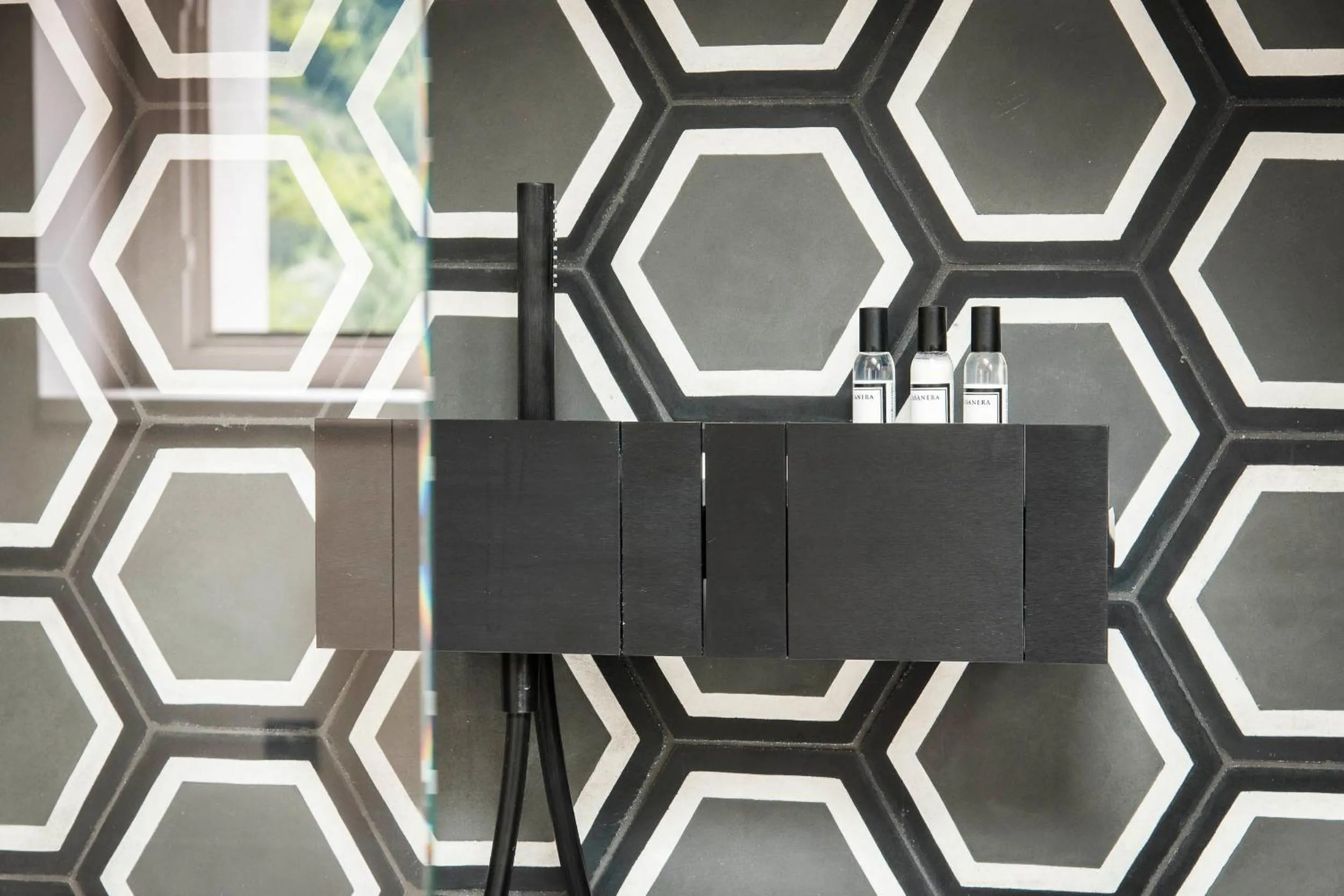 Shower in ANNEXE 1888