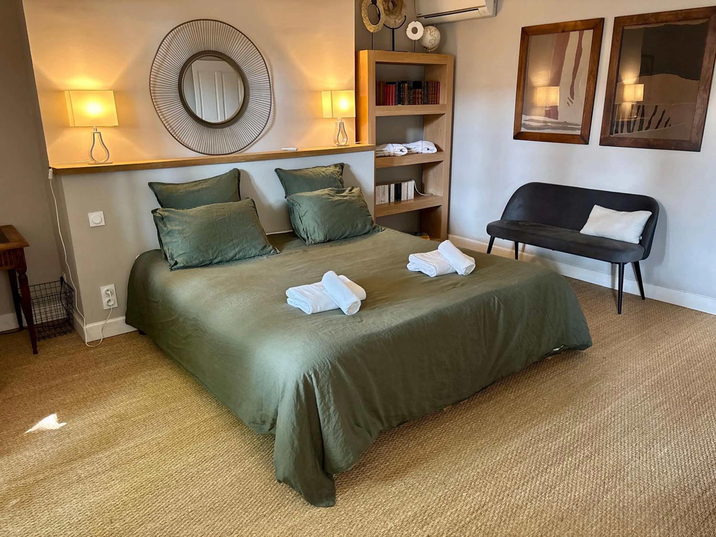 Bedroom, Bed in Merci Papa Merci Maman