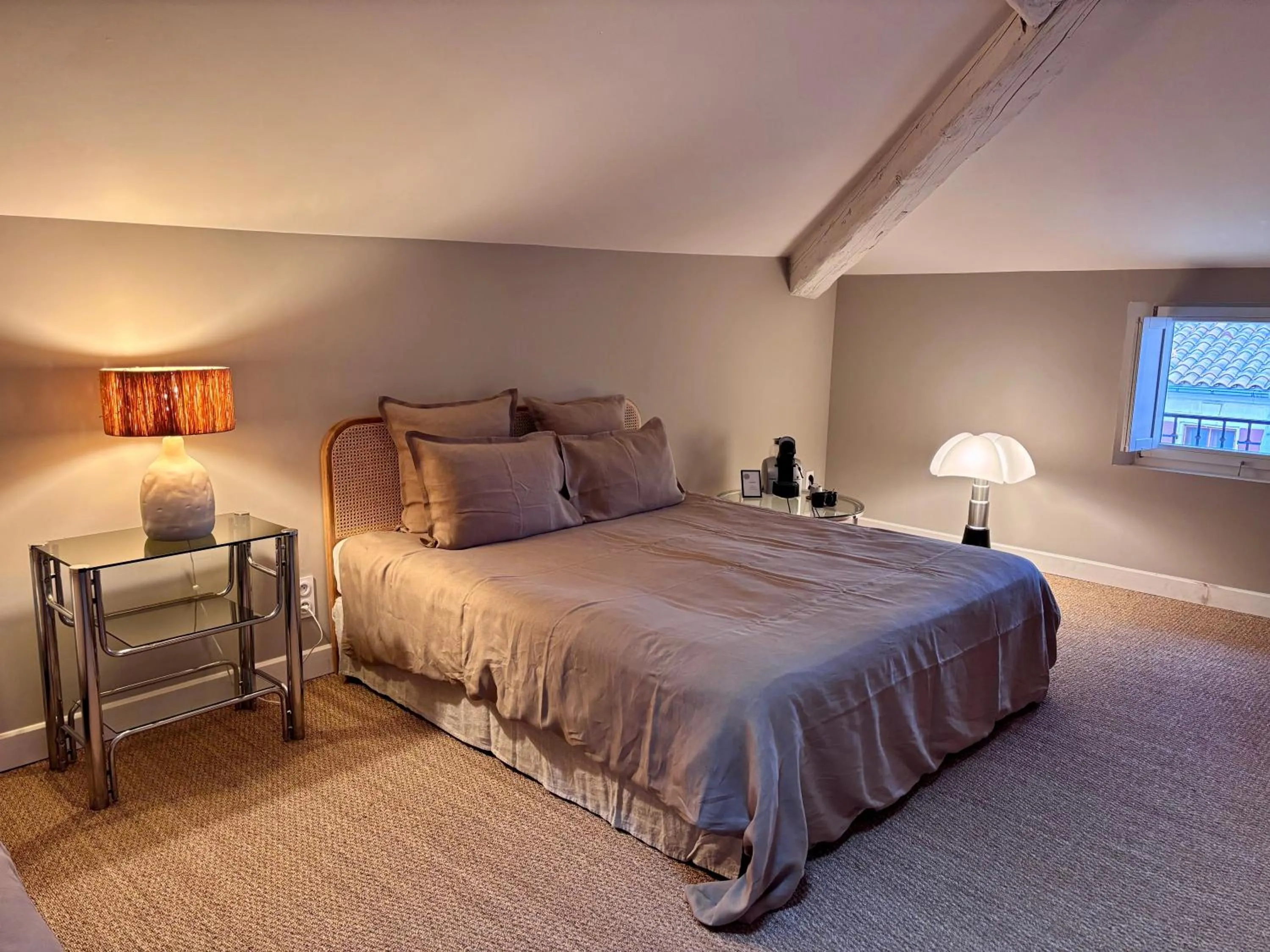 Bedroom, Bed in Merci Papa Merci Maman