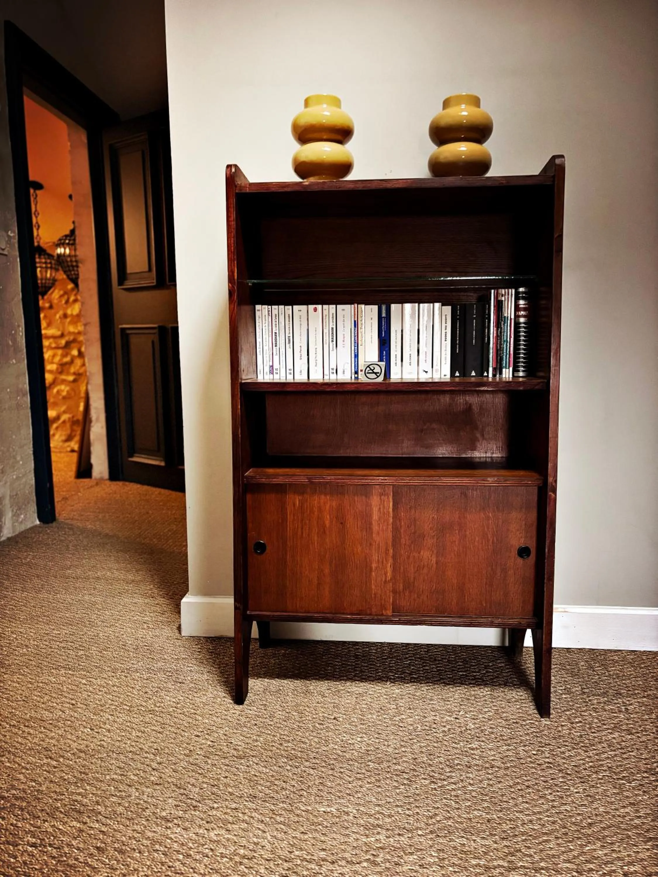 Library in Merci Papa Merci Maman