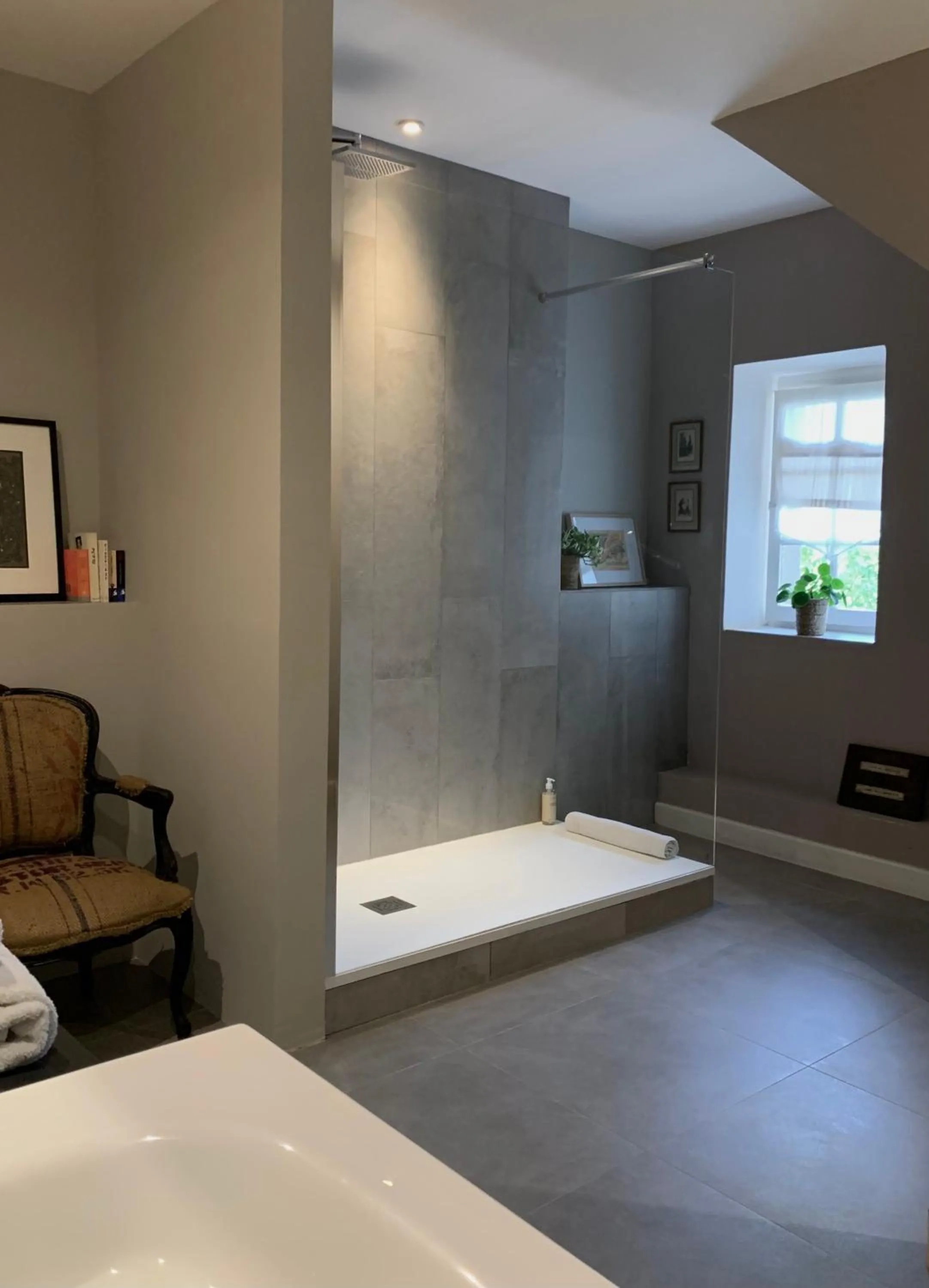 Bathroom, Bed in Merci Papa Merci Maman