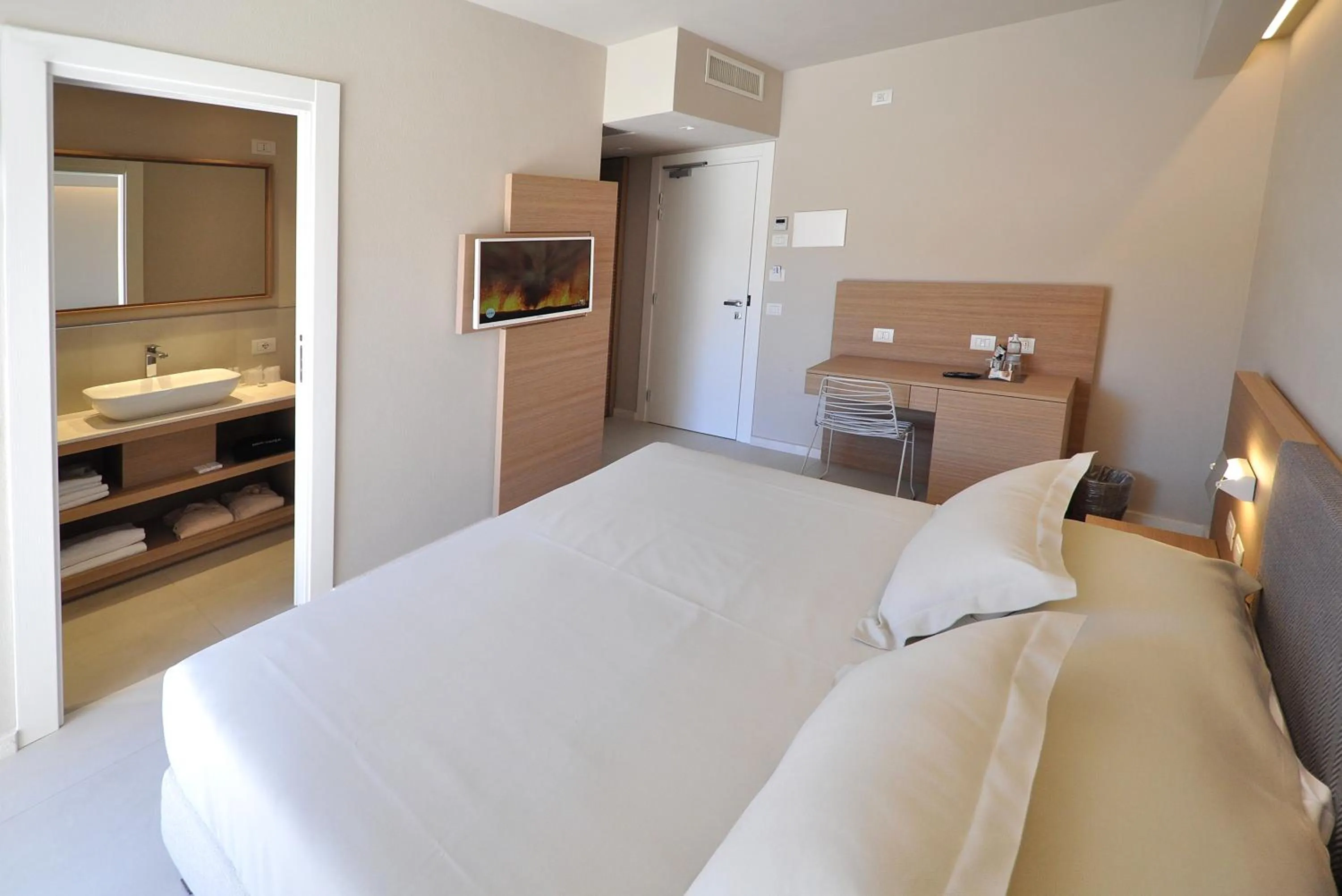Photo of the whole room, Bed in Domu Simius Life Style Hotel