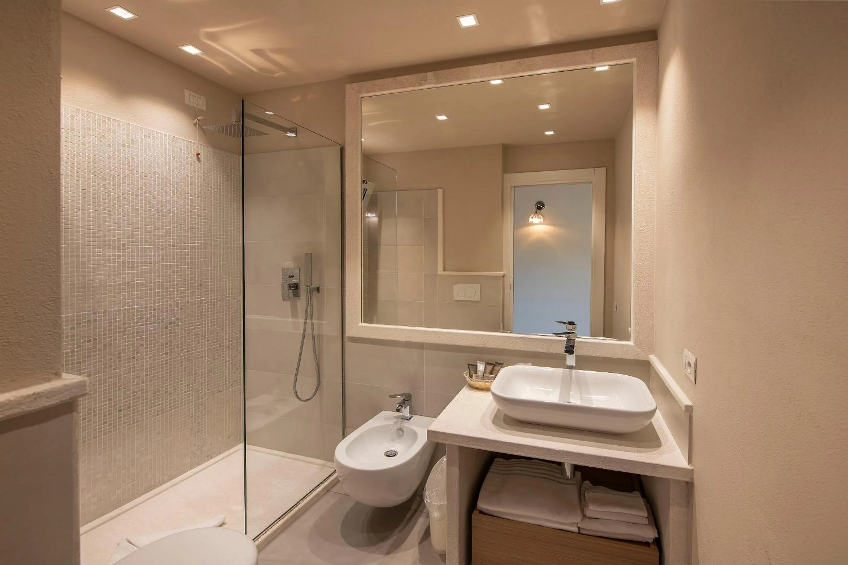 Shower in Domu Simius Life Style Hotel