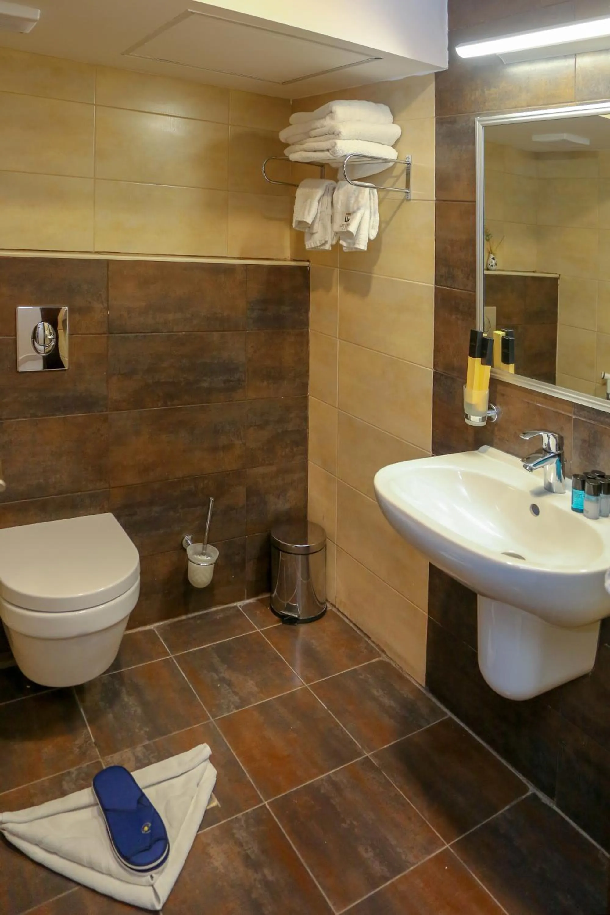 Toilet in City Tower Hotel